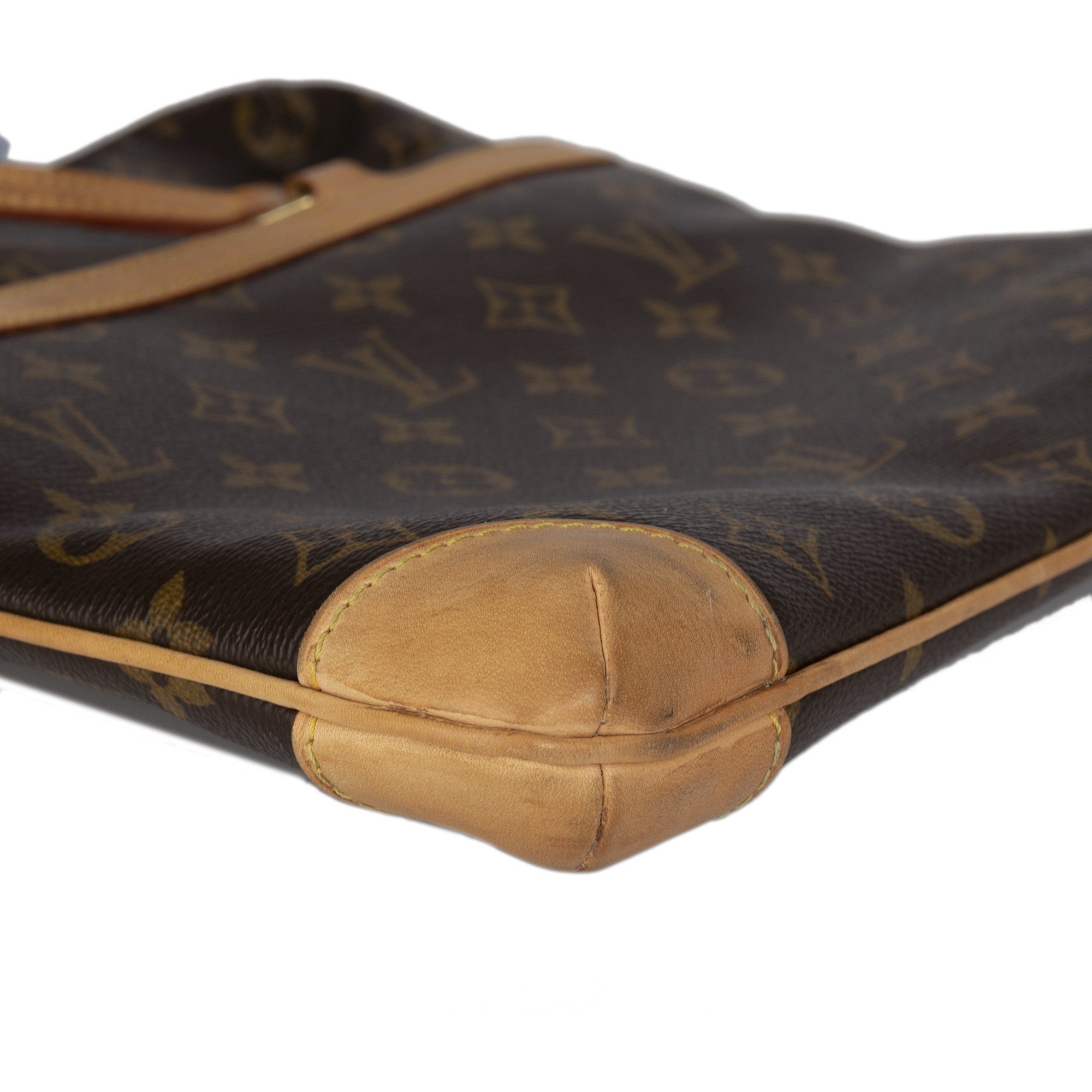 Louis Vuitton Monogram Sac Coussin GM