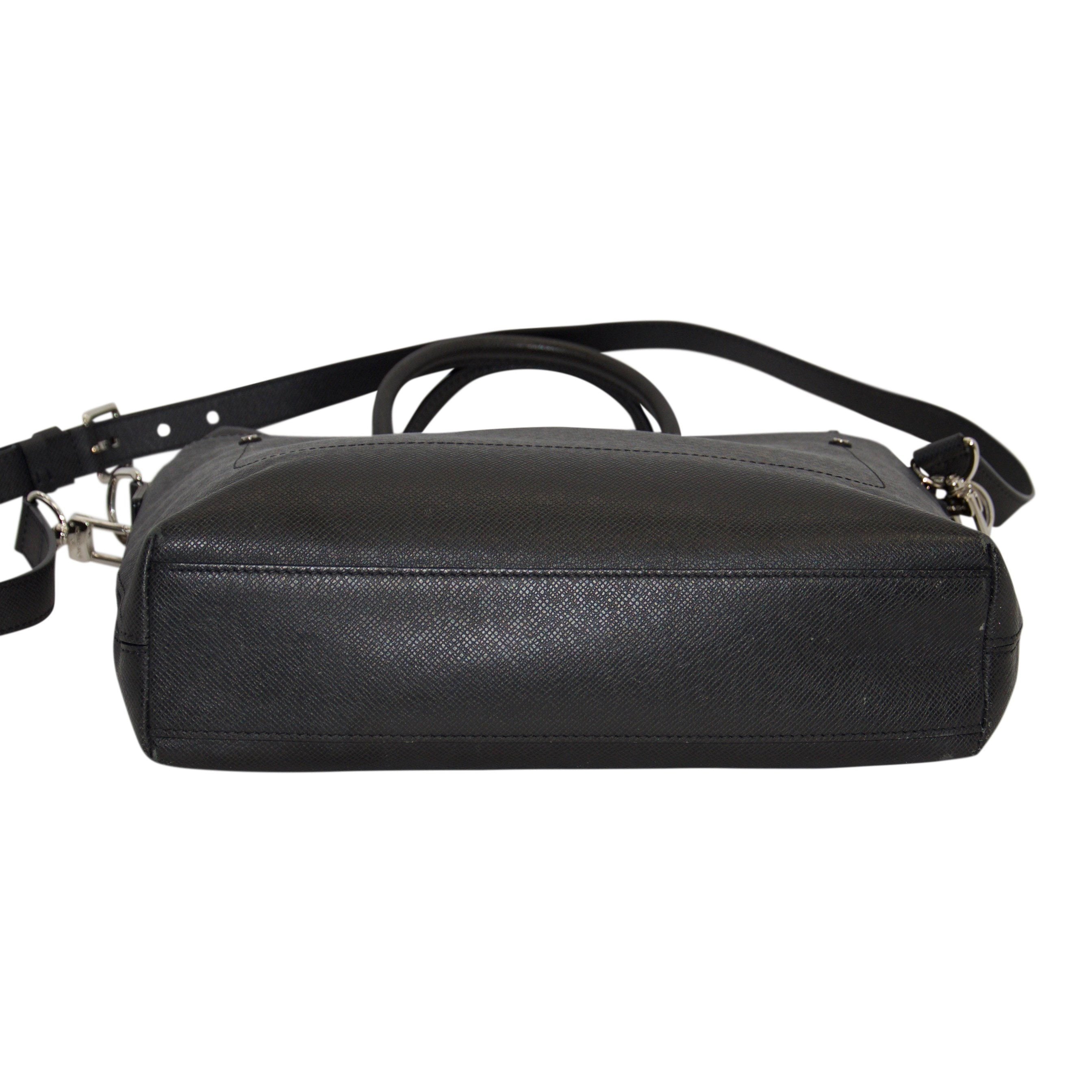 Louis Vuitton Taiga Grigori Tote