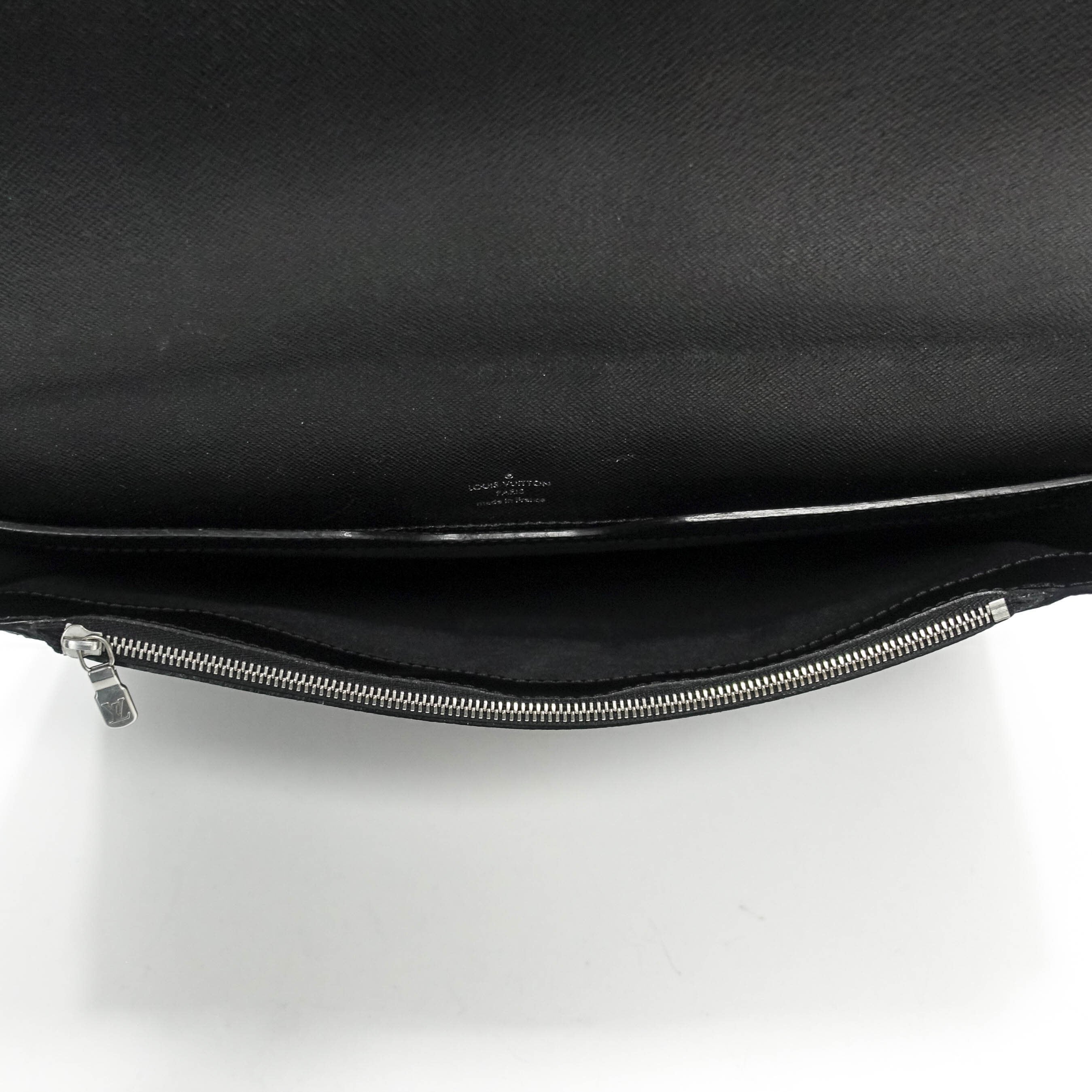 Louis Vuitton Taiga Minuto Portfolio