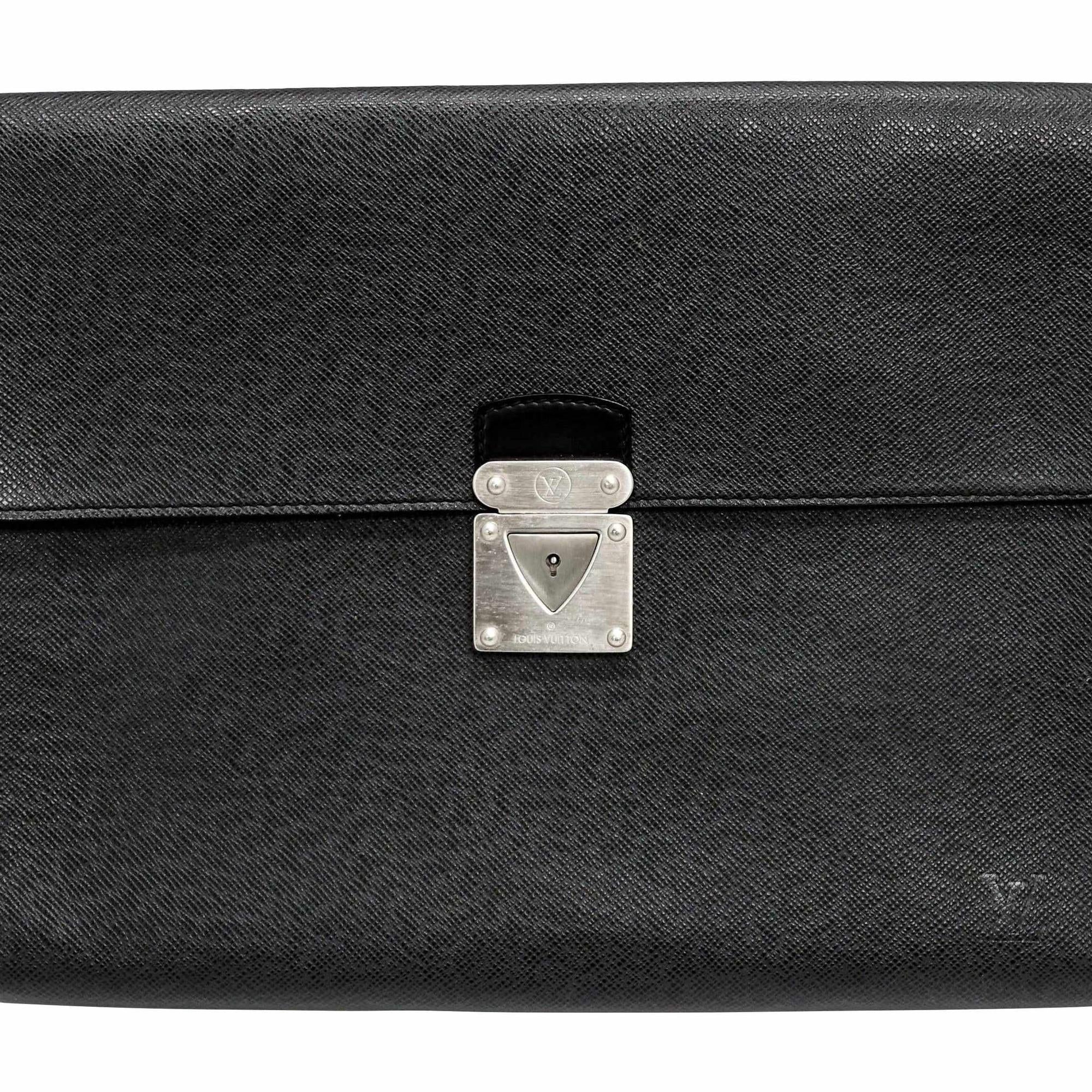 Louis Vuitton Taiga Minuto Portfolio