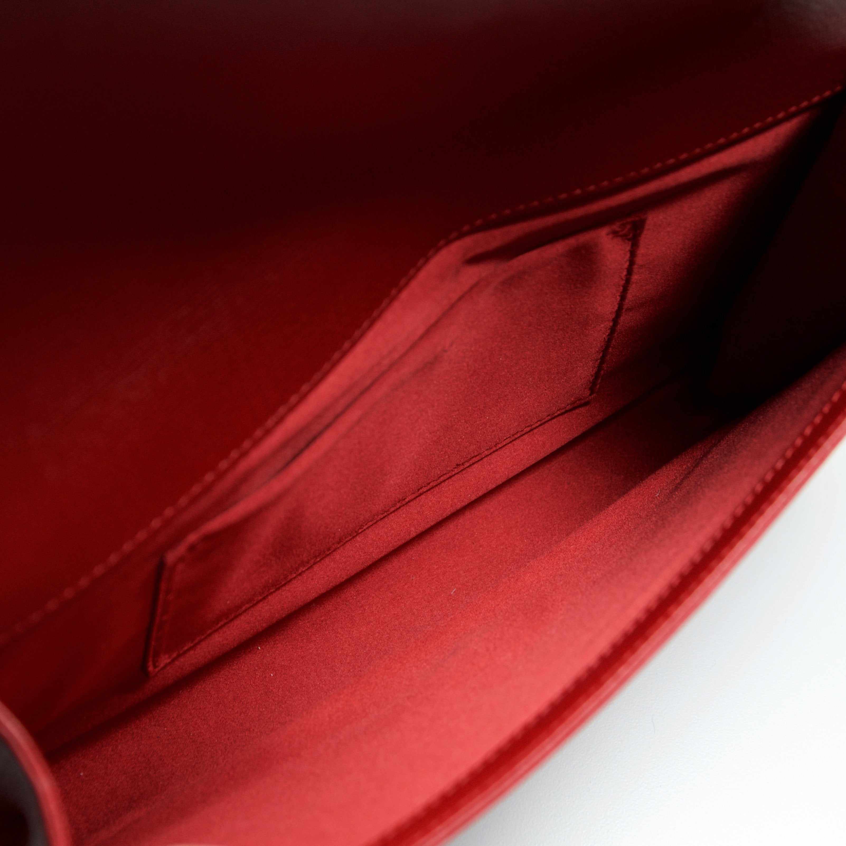 Yves Saint Laurent Classic Y Clutch