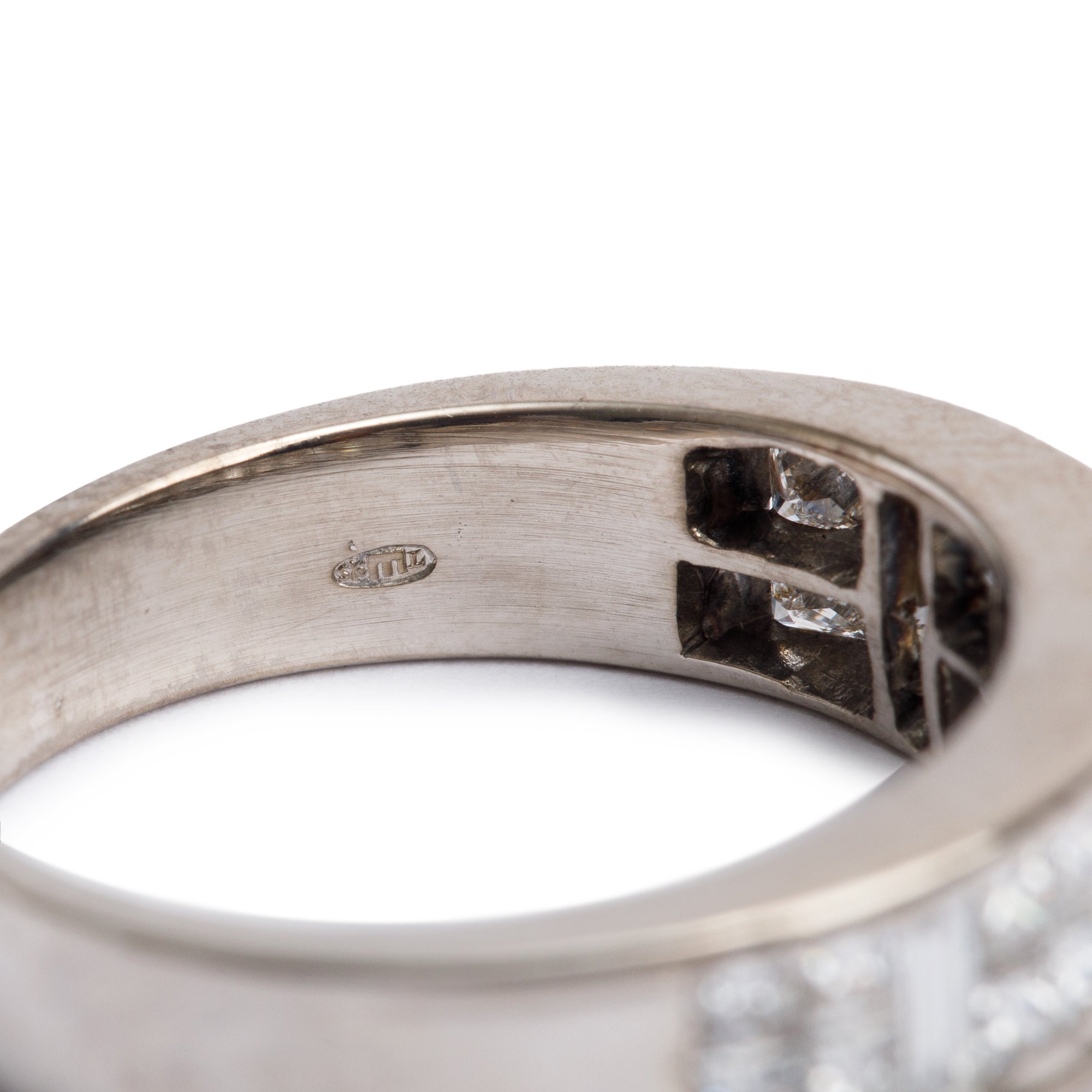 18k White Gold 1.21 tcw. Diamond Band Ring, Size 7.5