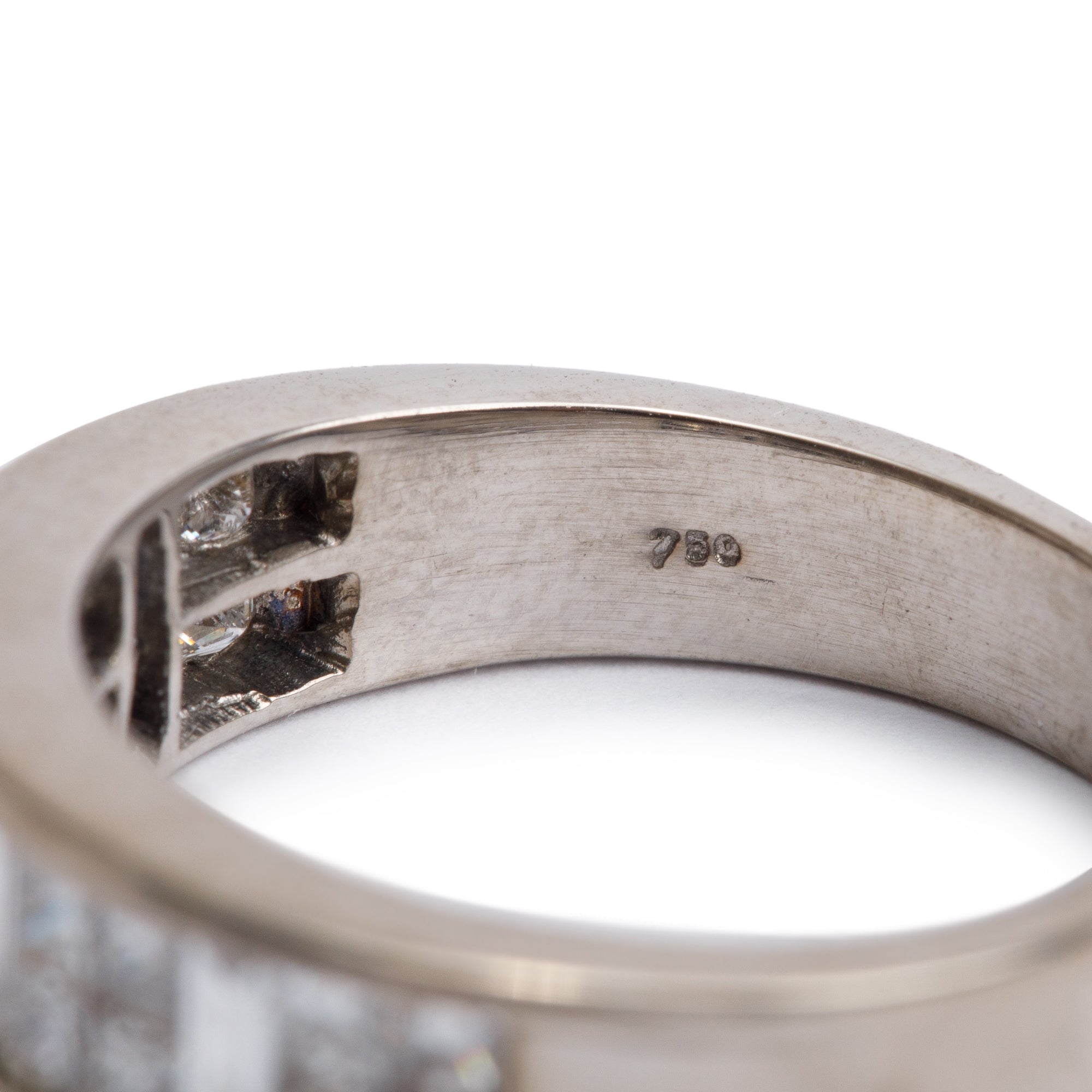 18k White Gold 1.21 tcw. Diamond Band Ring, Size 7.5