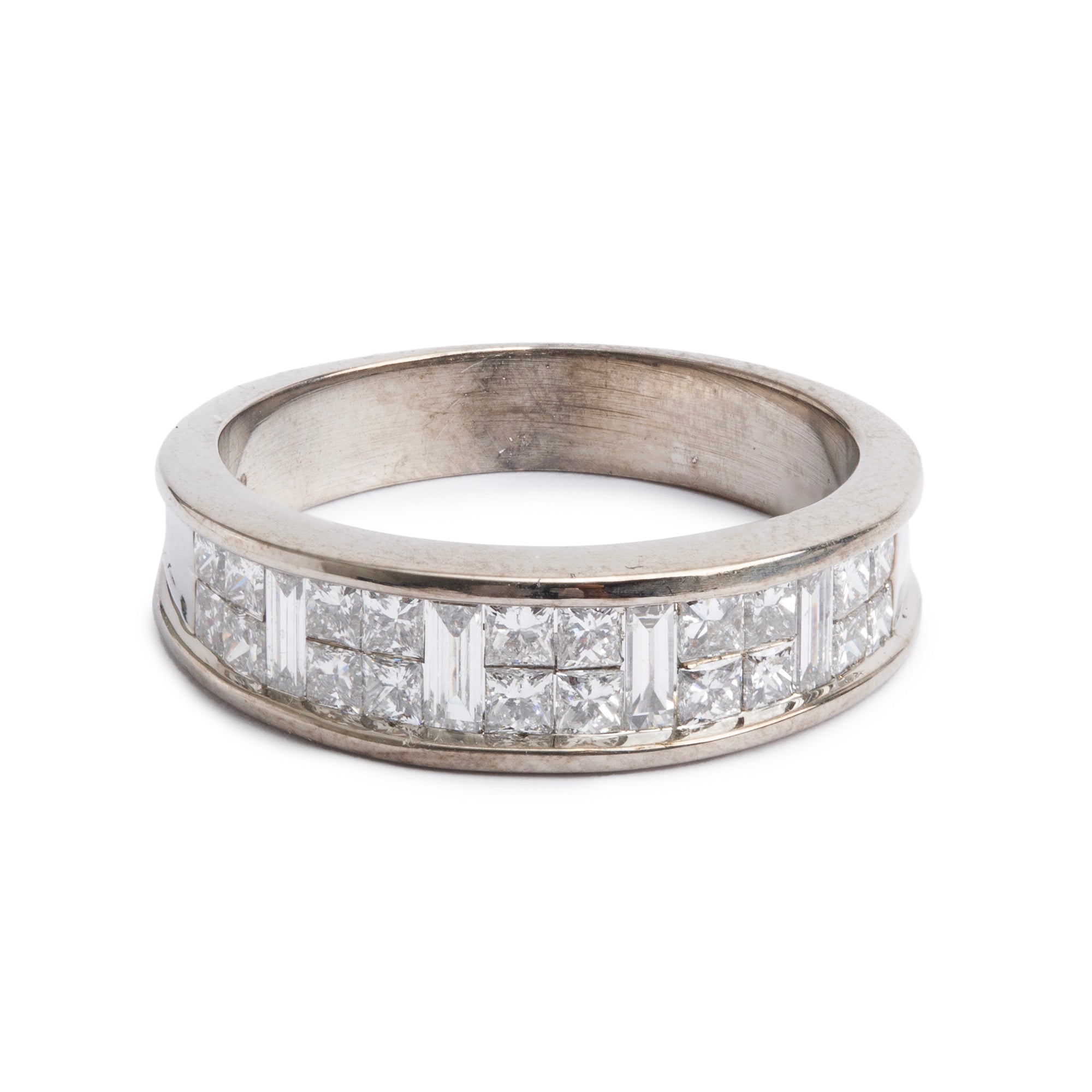 18k White Gold 1.21 tcw. Diamond Band Ring, Size 7.5