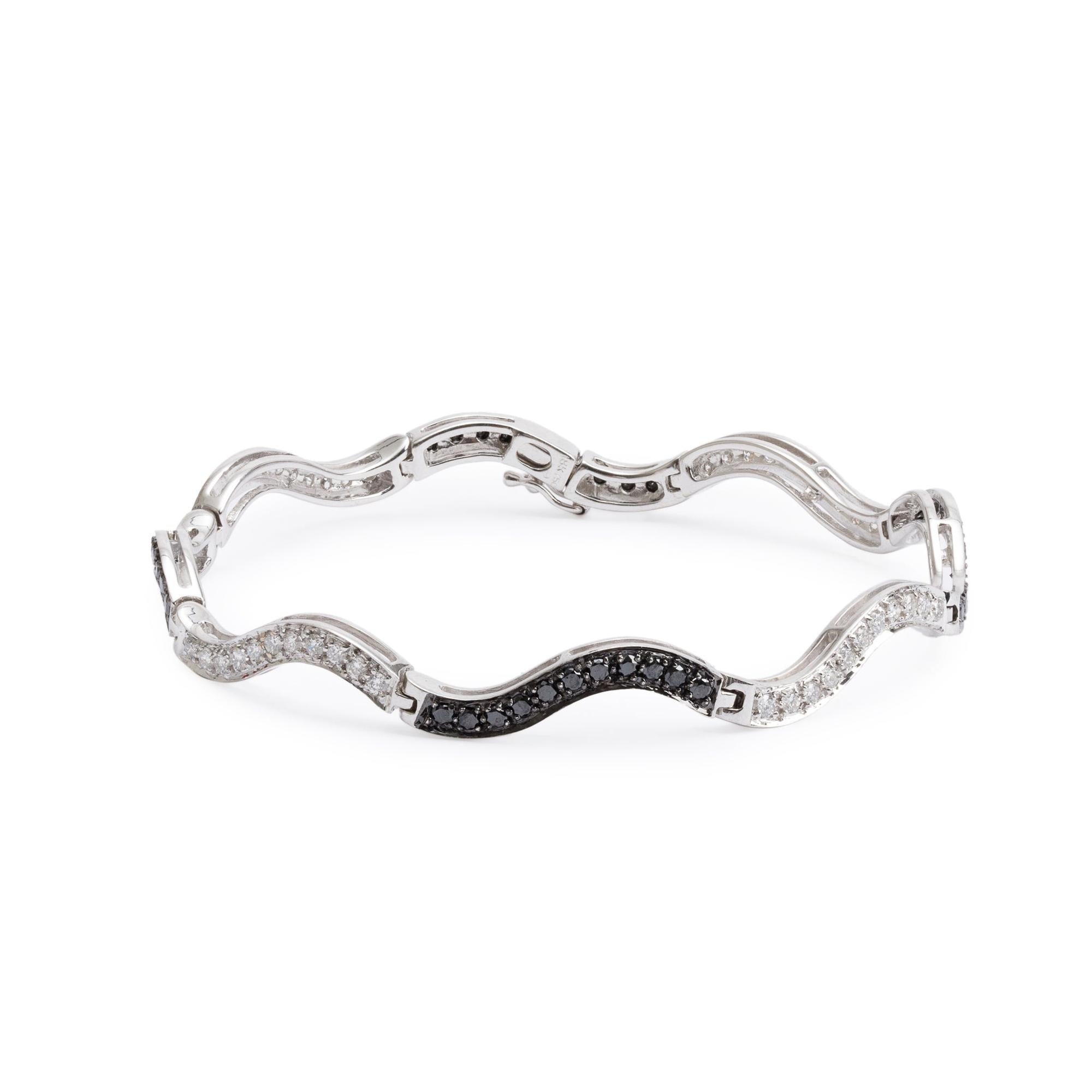18k White Gold 1.60 tcw. Black & White Diamond Curved Link Bracelet