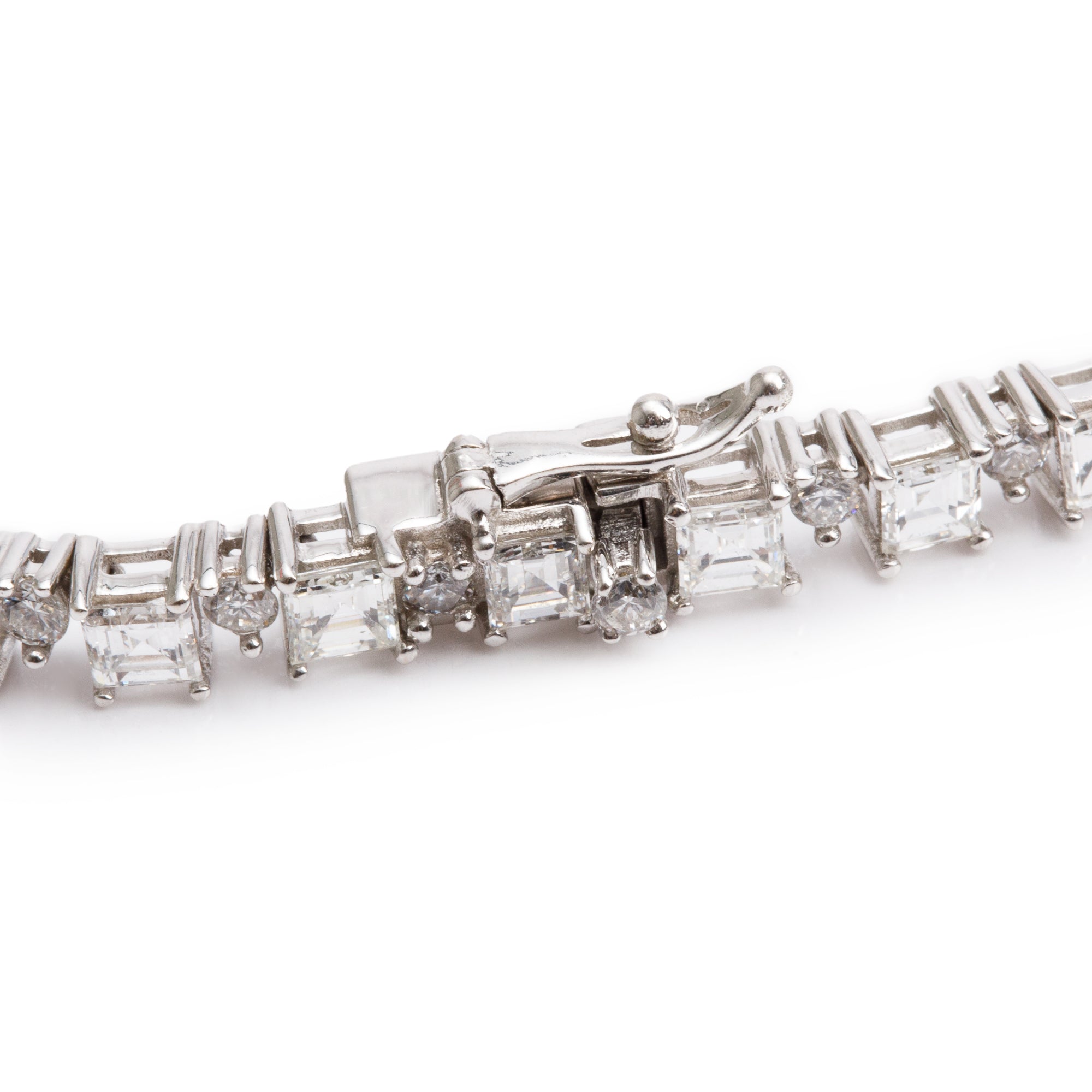 18k White Gold 5.56 tcw. Diamond Tennis Necklace