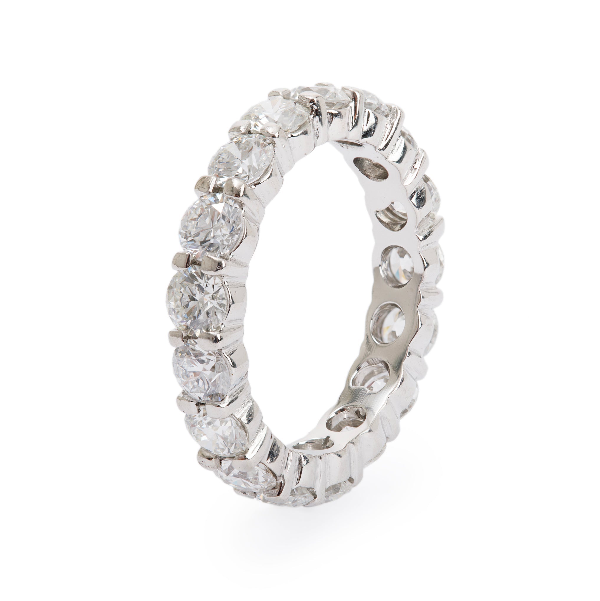 18k White Gold Diamond Eternity Band Ring