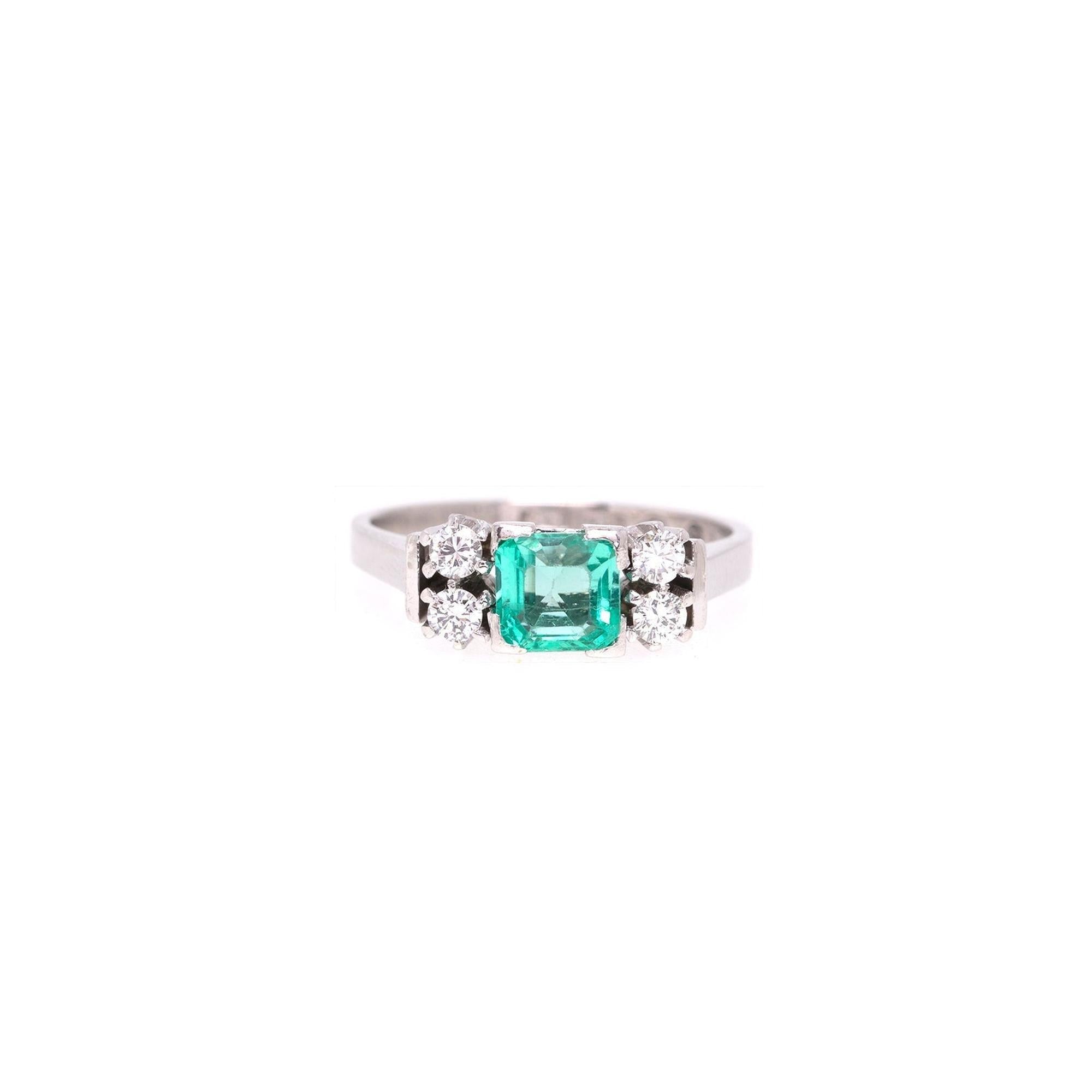 18k White Gold Emerald & Diamond Ring