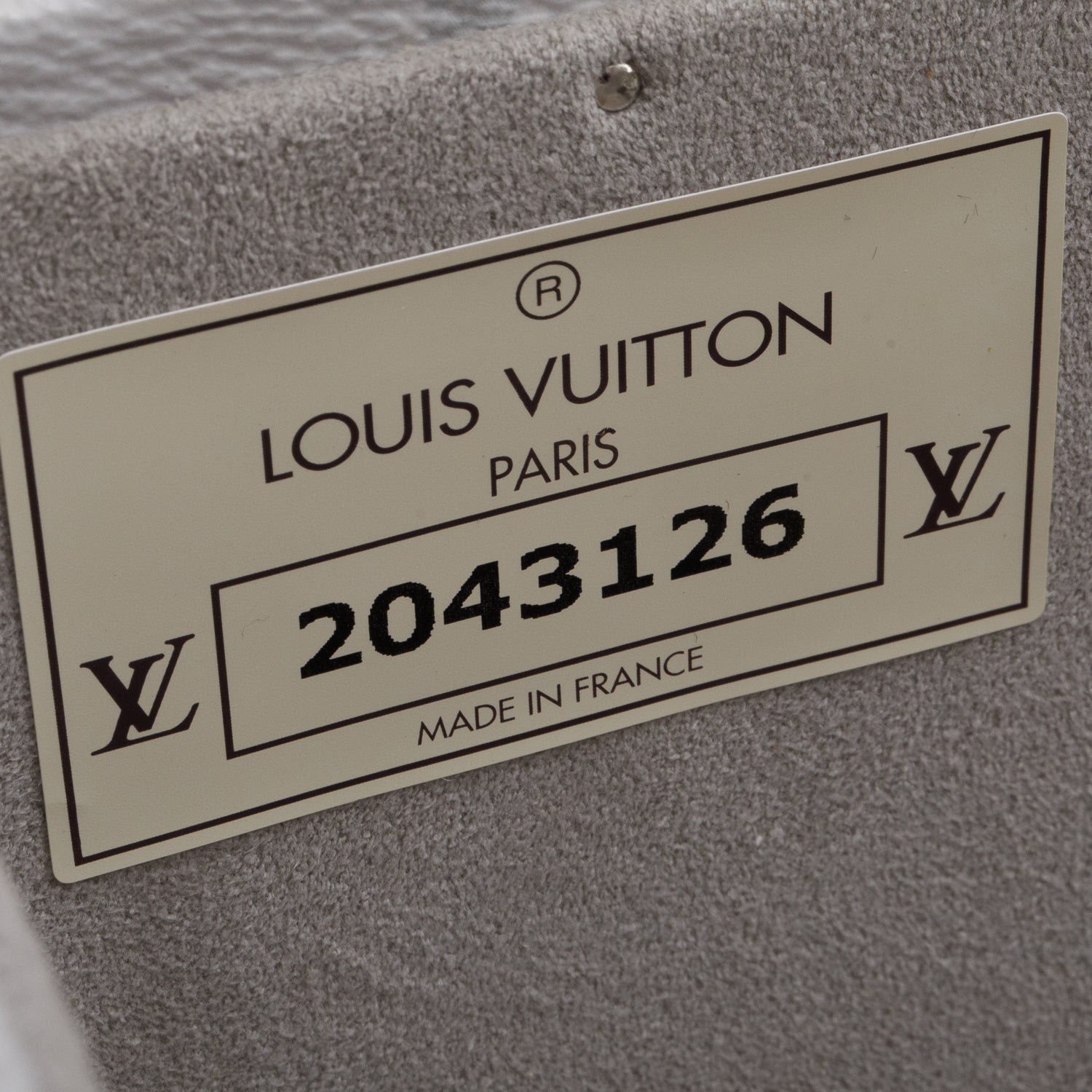 Louis Vuitton White Taigarama Bisten 70