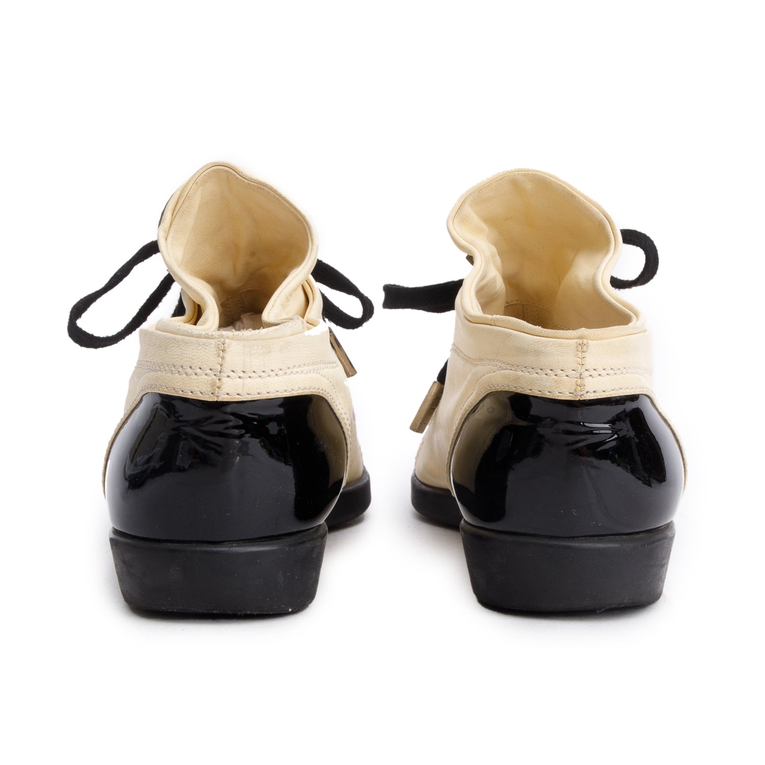 Chanel Cream Lambskin Cap Top Interlocking CC Logo Sneakers, Size 39