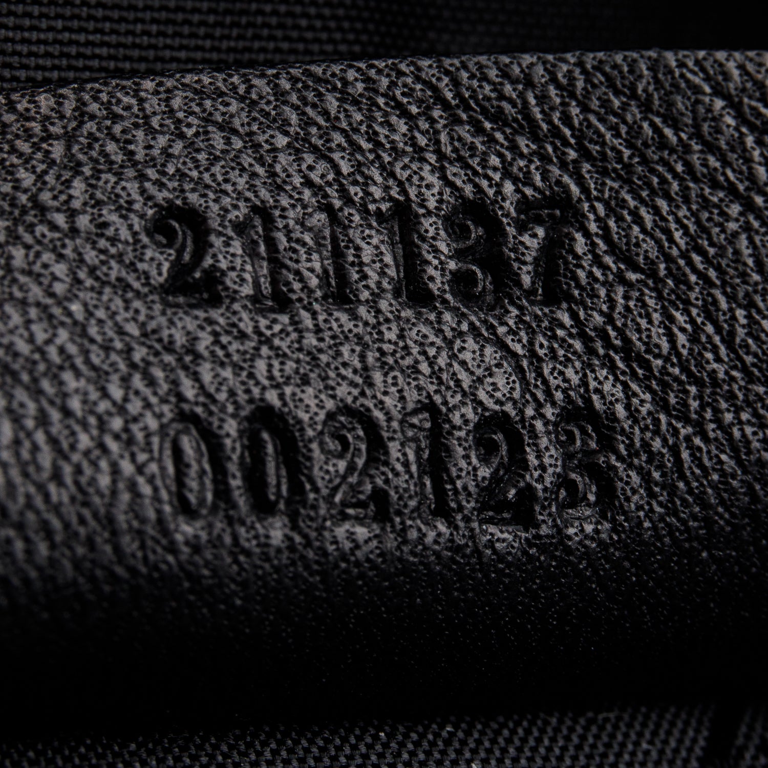 Gucci Black Leather Signature Zippered Shopping Tote
