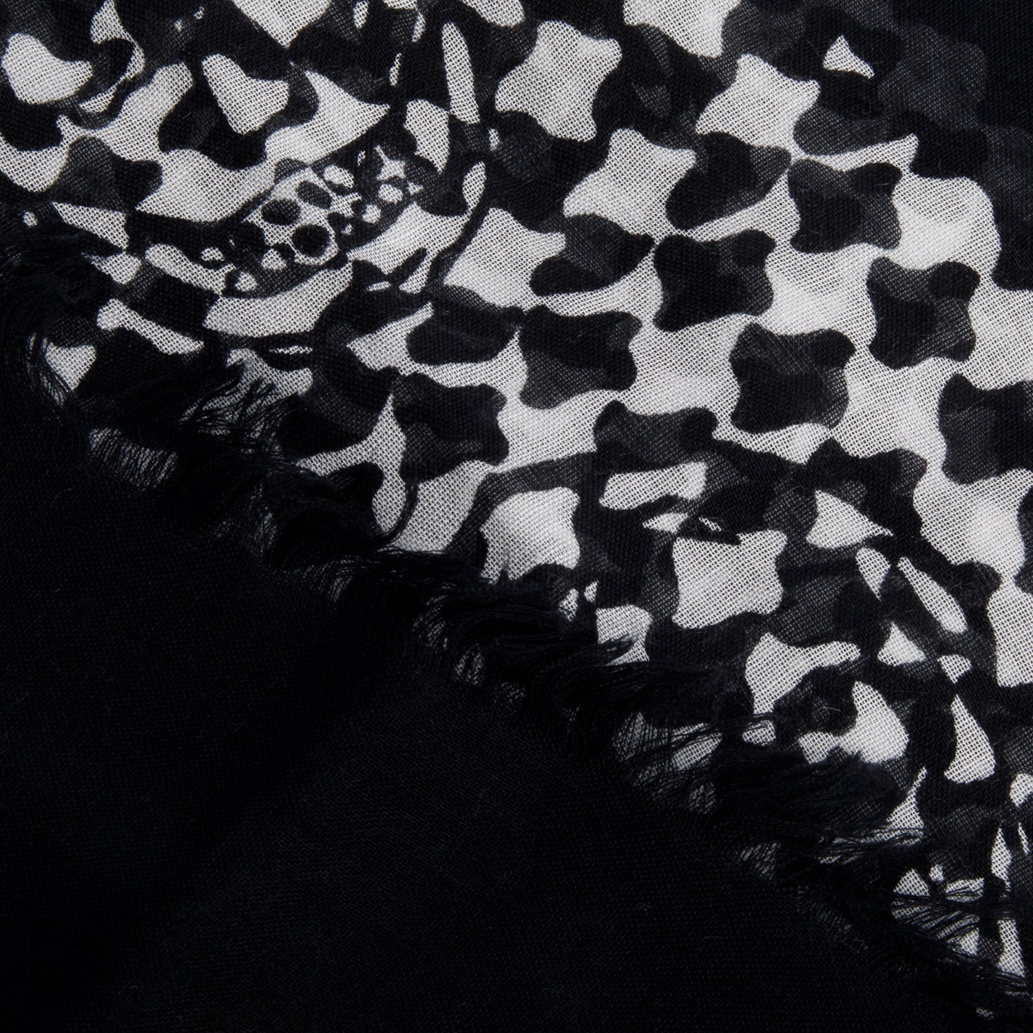 Alexander McQueen Black/White Skull Printed Silk Blend Scarf
