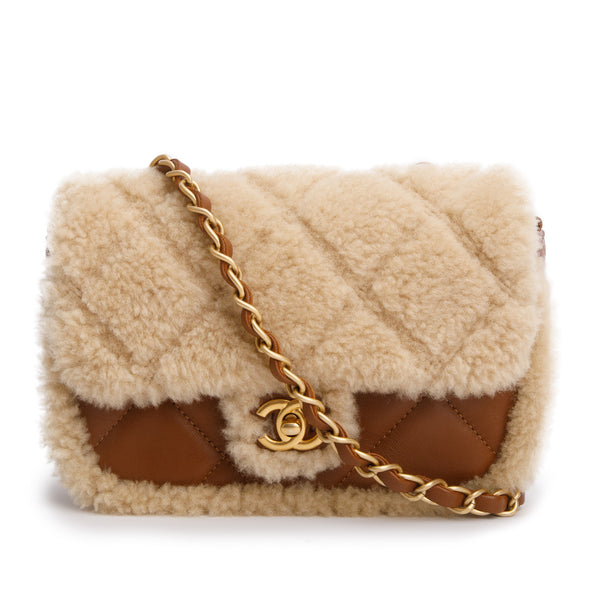 CHANEL♡極美品 ラパン ビッグココ マフラー   お箱入り Chanel Brown Shearling Lambskin Quilted Mini Furry Coco Flap Bag w