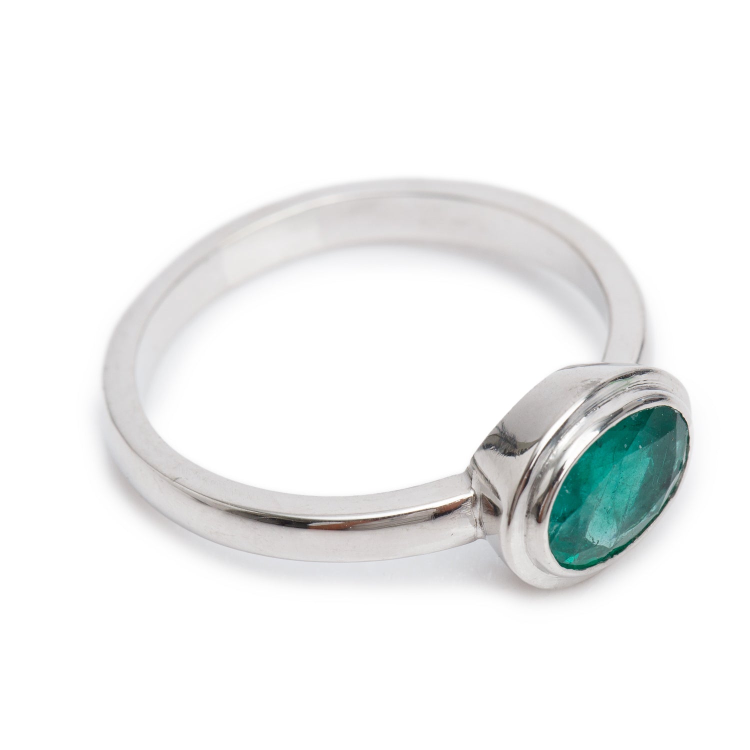 14k White Gold Emerald Solitaire Ring, Size 7.75
