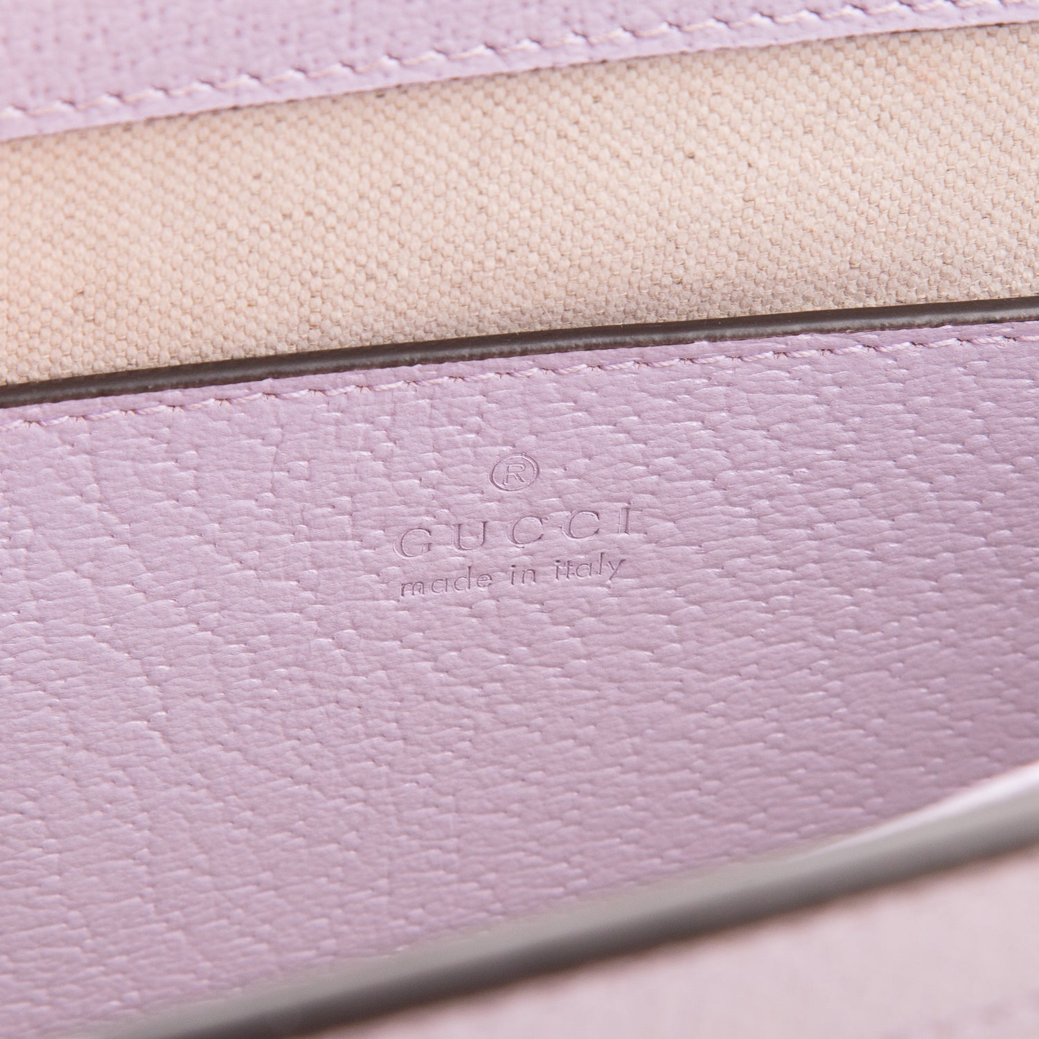 ［セール中］GUCCI ミュール ハワイ限定 24cm相当 ベージュ・パープル Gucci Purple Monogram Jumbo GG Textured Dollar Calfskin Small