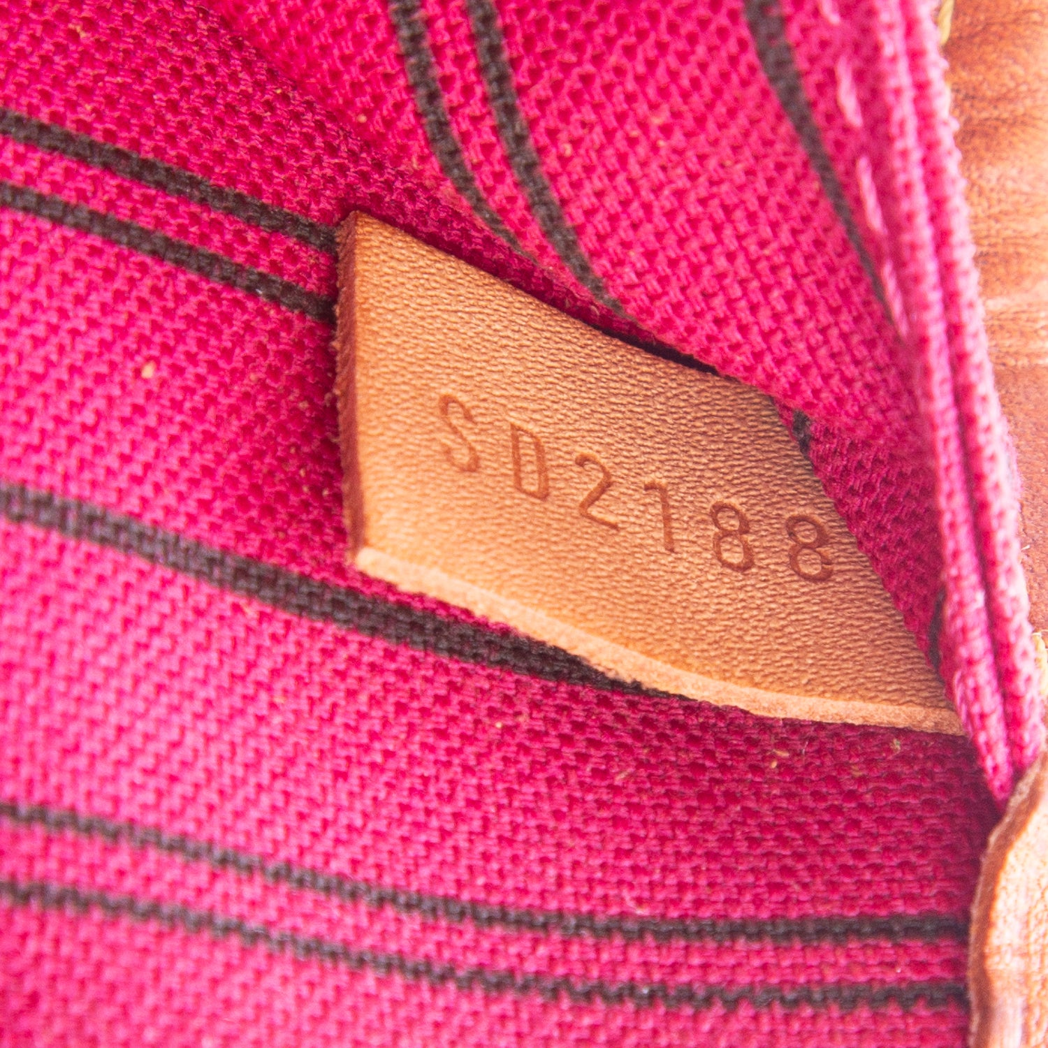 Louis Vuitton Monogram Neverfull MM w/ Pouch