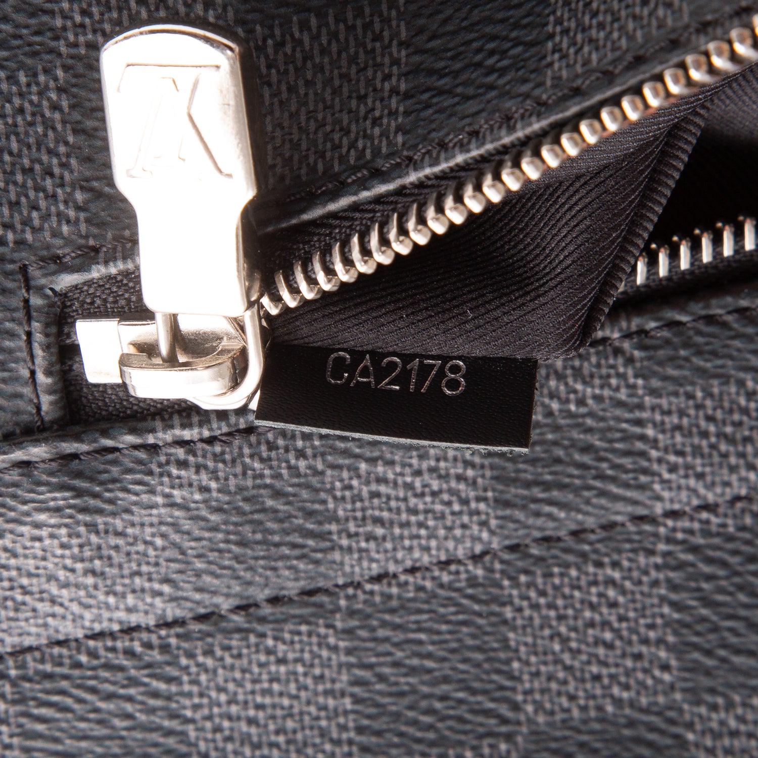 Louis Vuitton Damier Graphite District GM