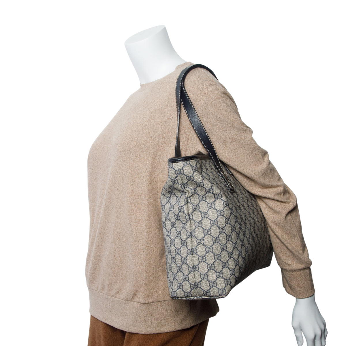 Gucci GG Supreme Monogram Medium Zippered Tote