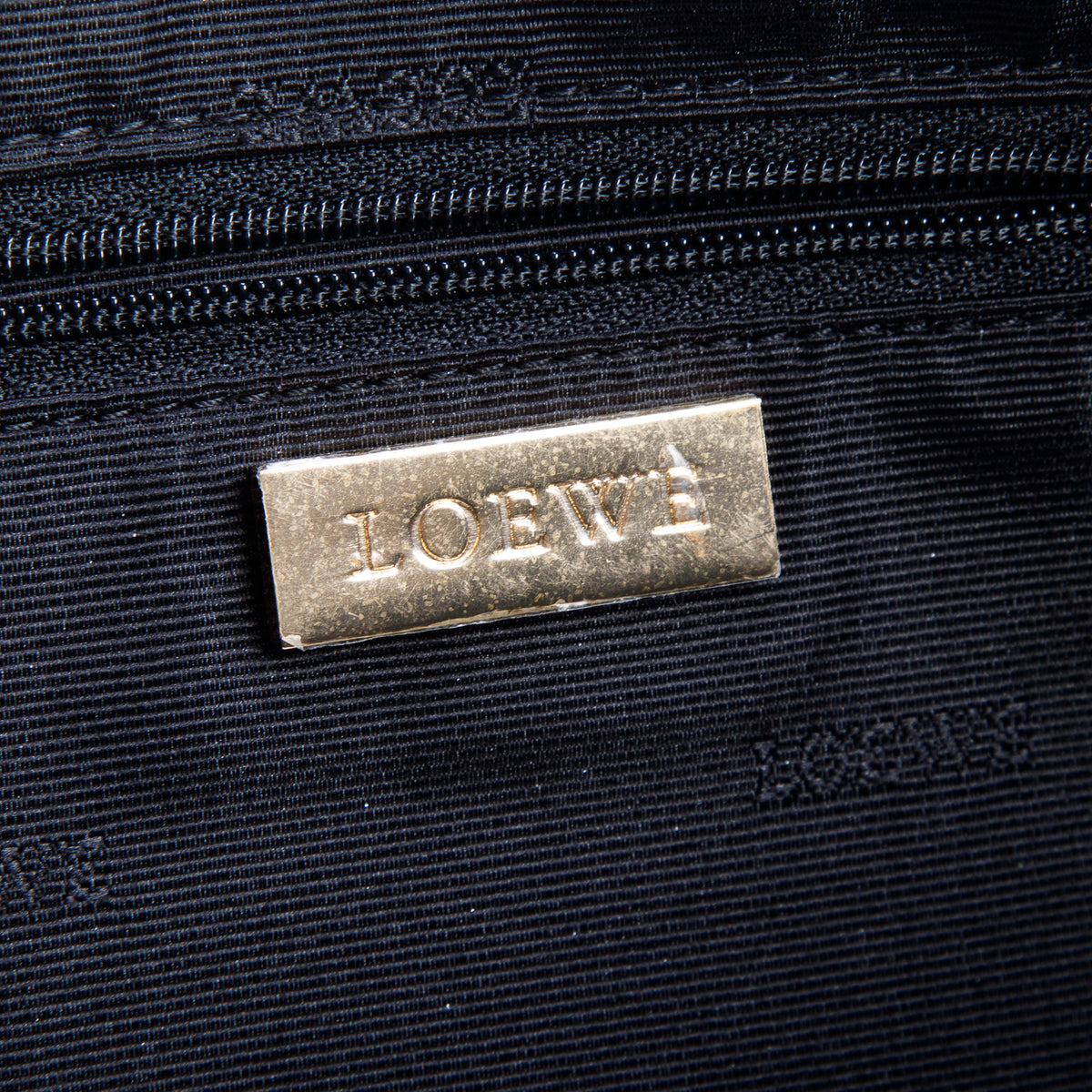 Loewe Metallic Silber Grained Calfskin Amazona 28