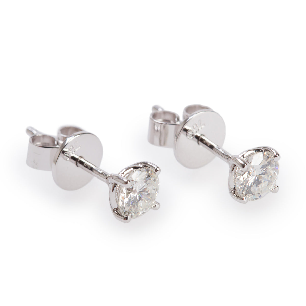 18k White Gold 0.66 tcw. Round Cut Diamond Stud Earrings