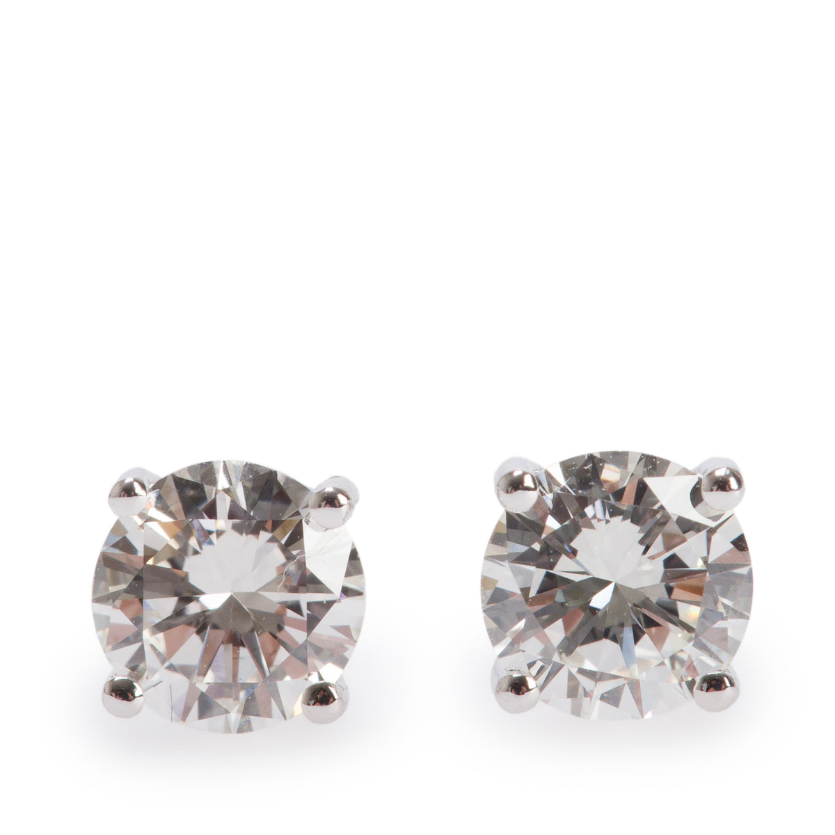 18k White Gold 0.68 tcw. Round Cut Diamond Stud Earrings