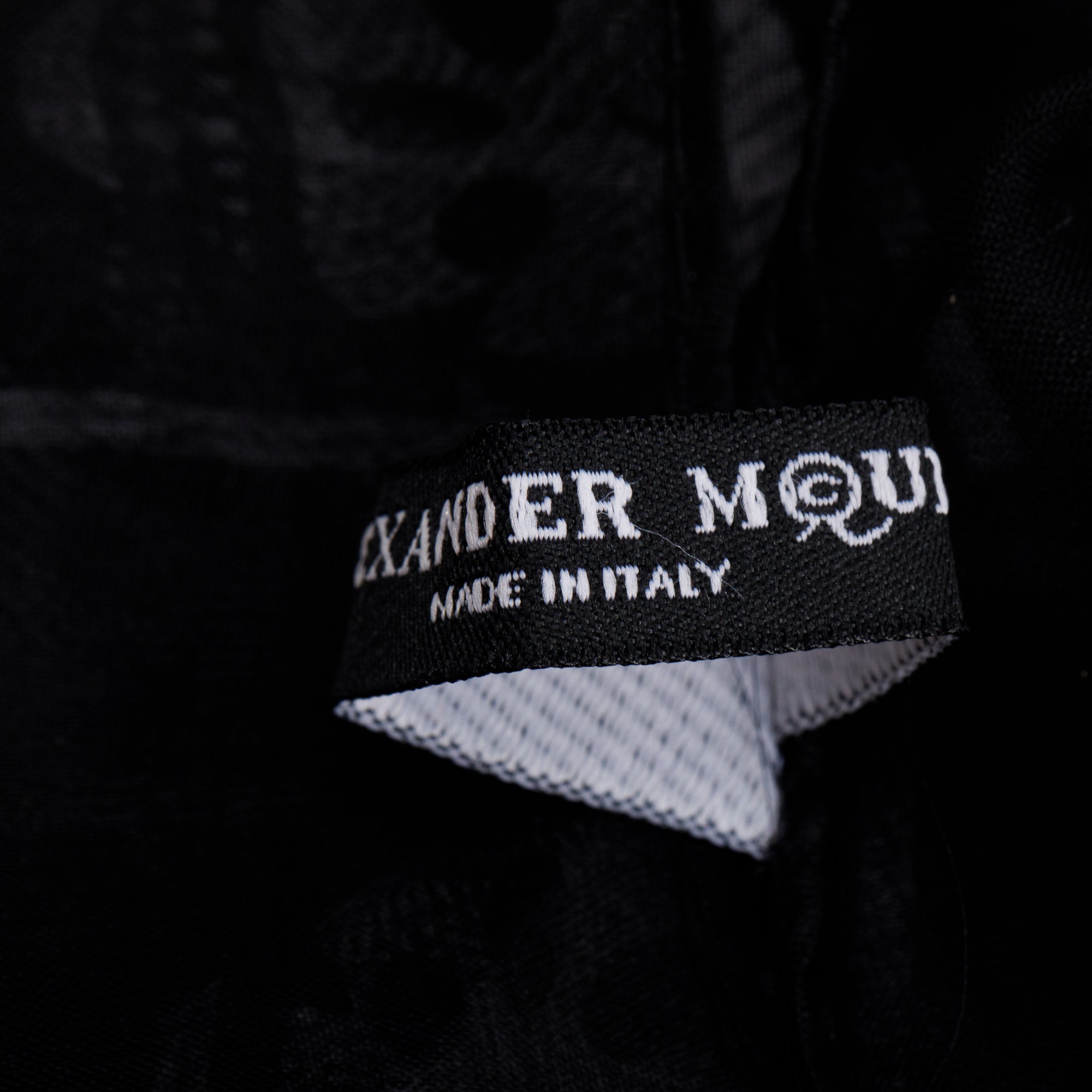 Alexander McQueen Black/White Skull Printed Silk Scarf