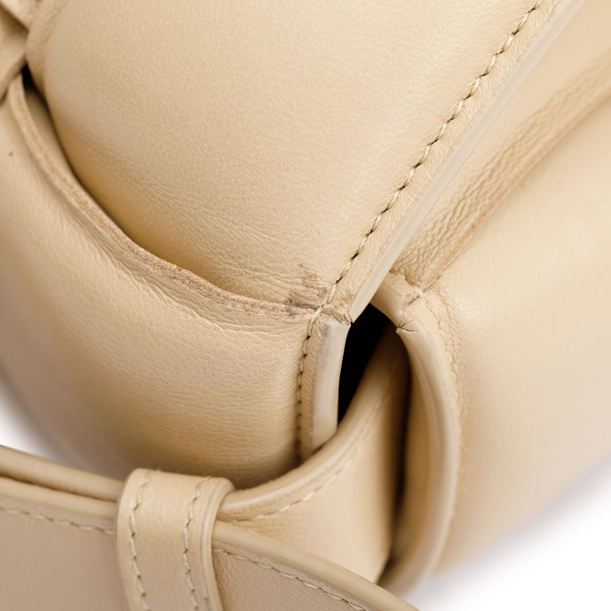 Bottega Veneta Beige Lambskin Leather Classic Padded Cassette Bag