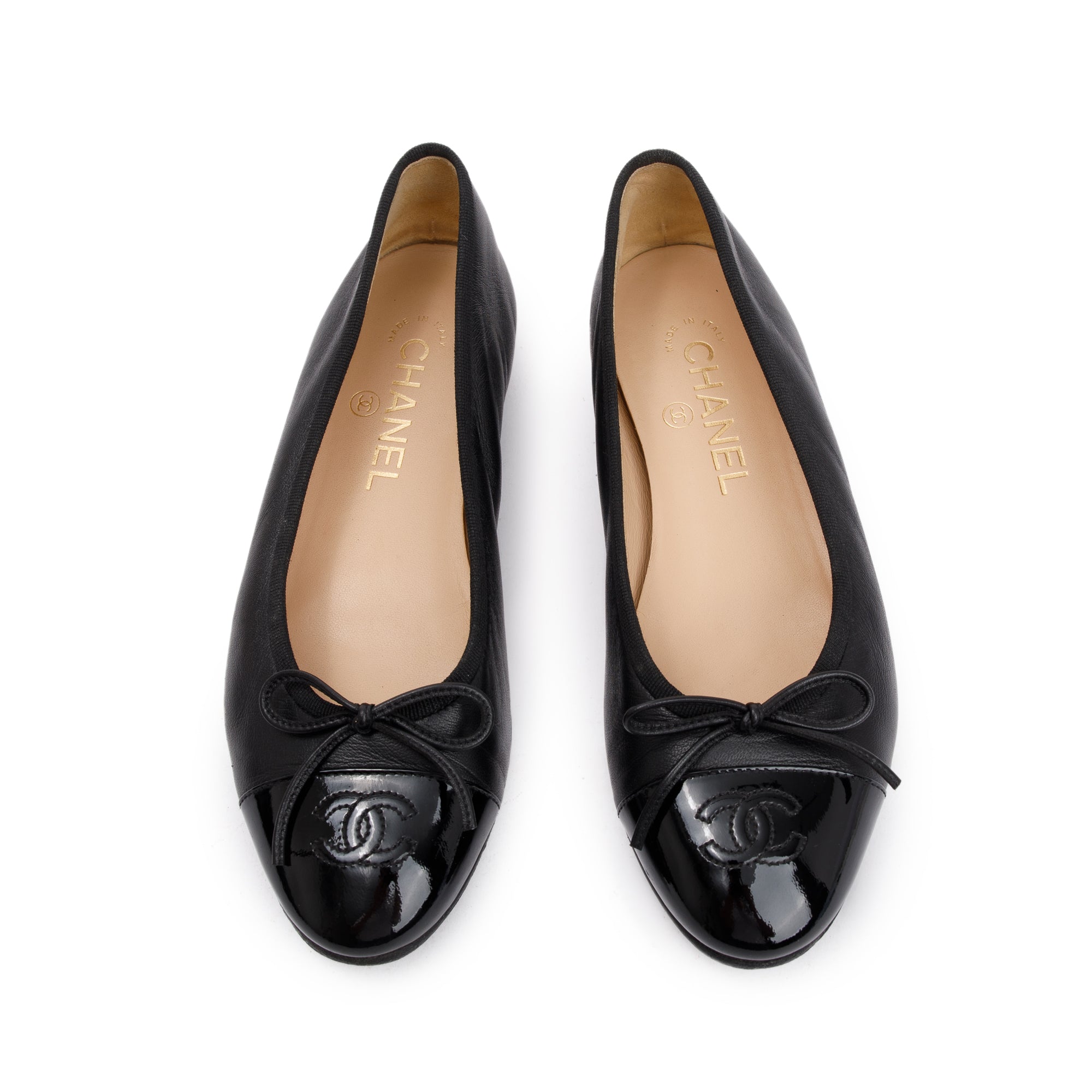 Chanel Black Lambskin Interlocking CC Logo Flats, Size 37