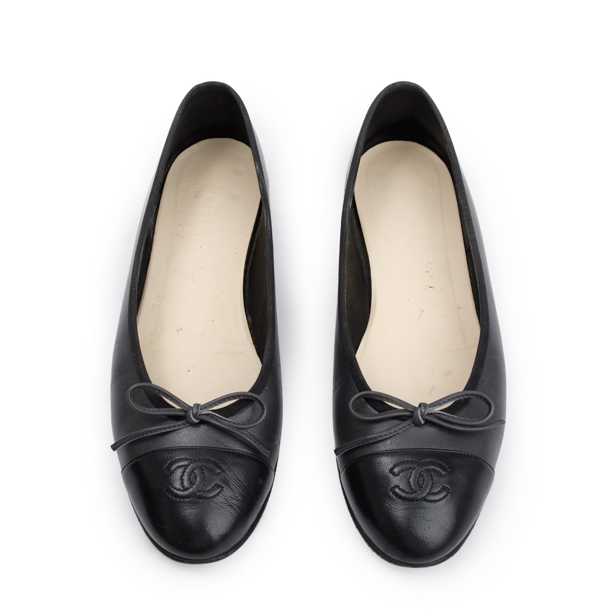 Chanel Black Lambskin Leather Interlocking CC Logo Flats, Size 40.5 w/ Box