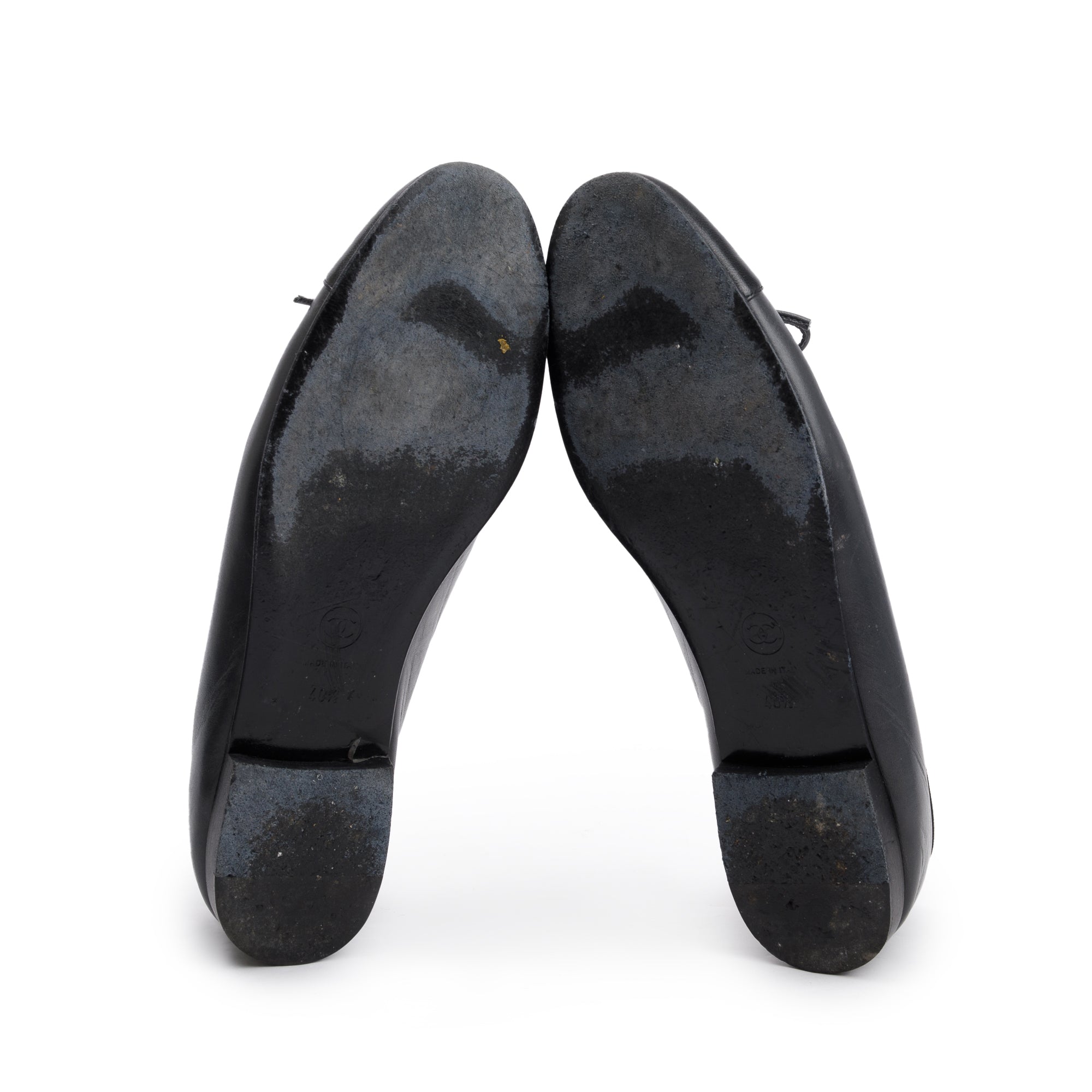 Chanel Black Lambskin Leather Interlocking CC Logo Flats, Size 40.5 w/ Box