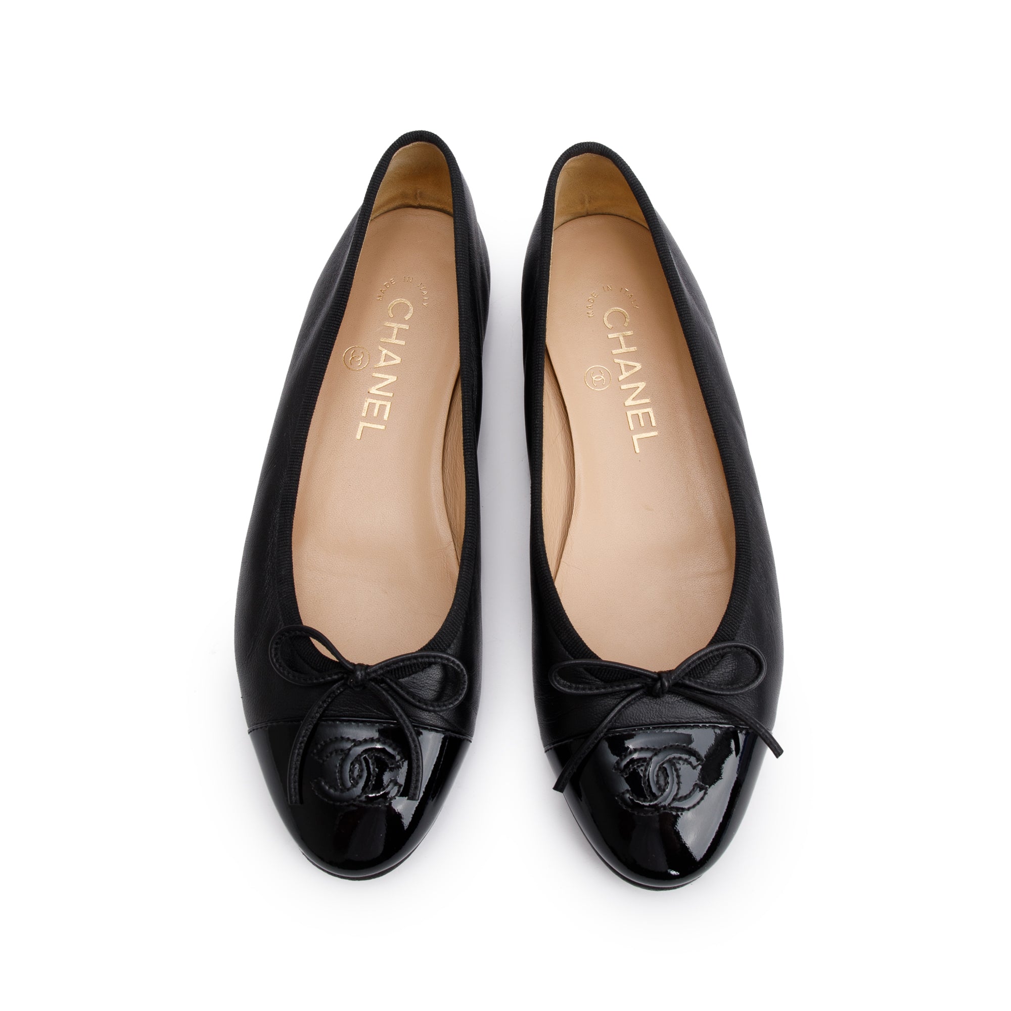 Chanel Black Lambskin/ Patent Leather Interlocking CC Logo Bow Flats, Size 37