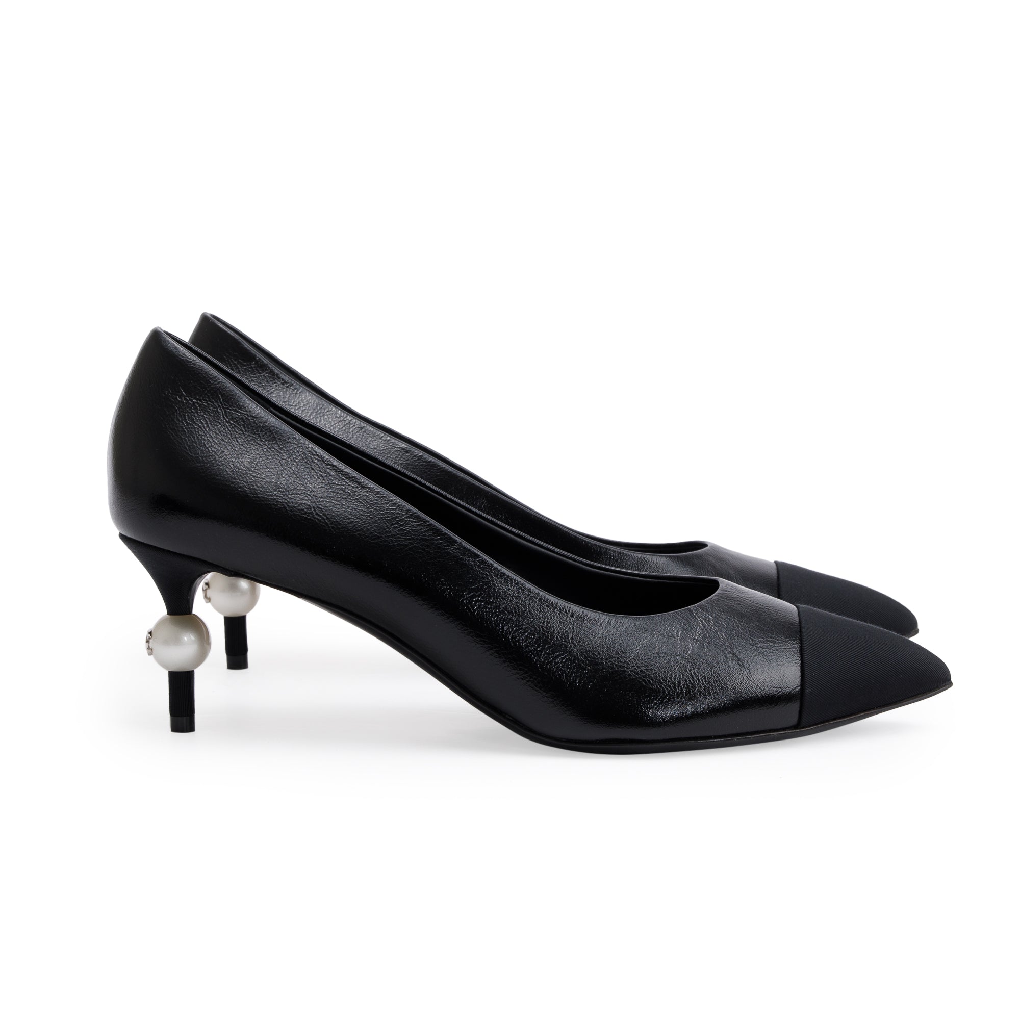 Chanel Black Leather/Grosgrain Faux Pearl Interlocking CC Pumps, Size 40