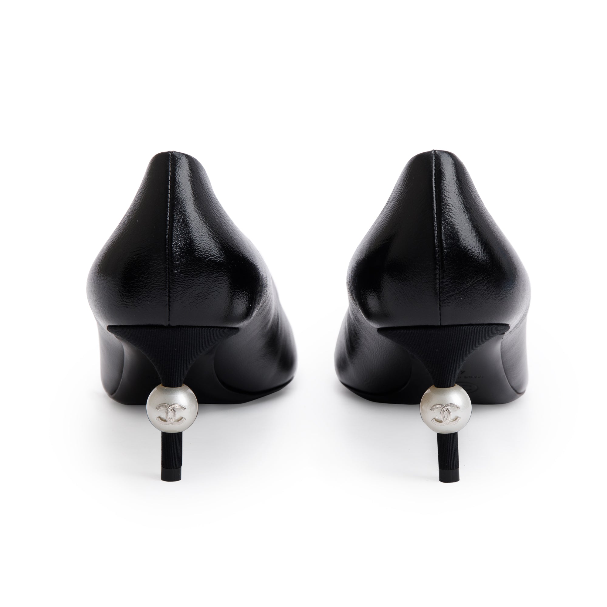 Chanel Black Leather/Grosgrain Faux Pearl Interlocking CC Pumps, Size 40