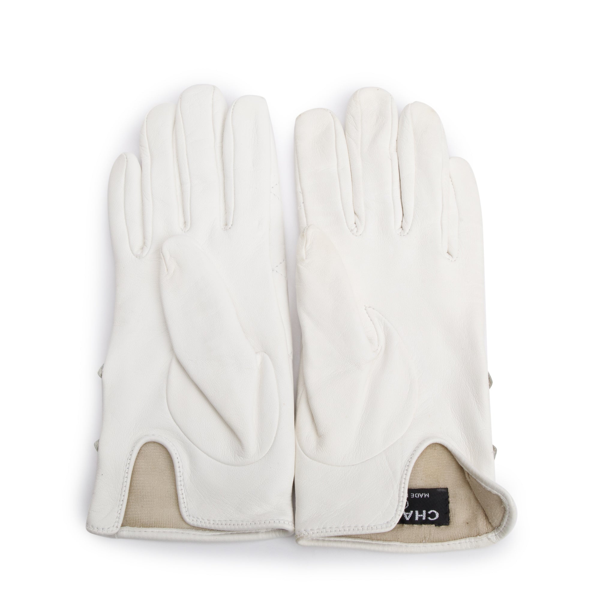 chanel handschuhe weiß Chanel White Quilted Leather Interlocking CC Gloves – OLIVER'S