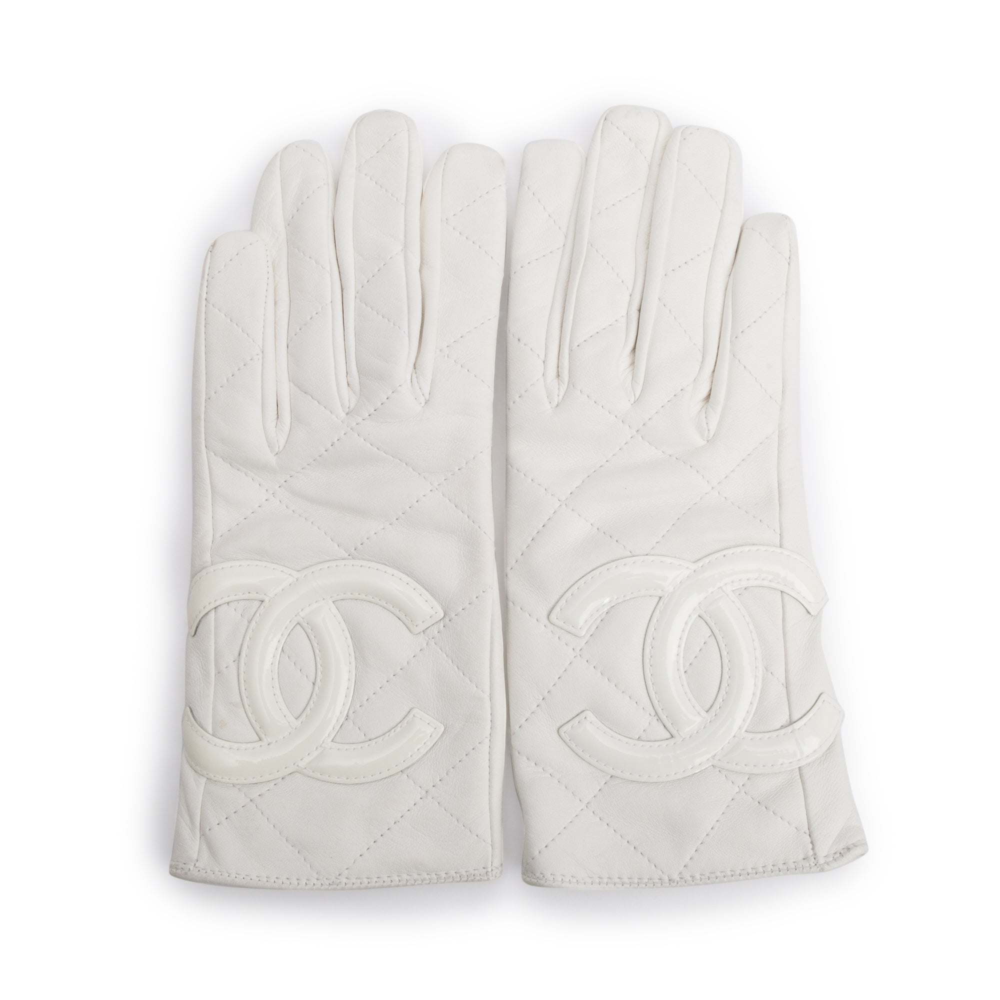 chanel handschuhe weiß Chanel White Quilted Leather Interlocking CC Gloves – OLIVER'S