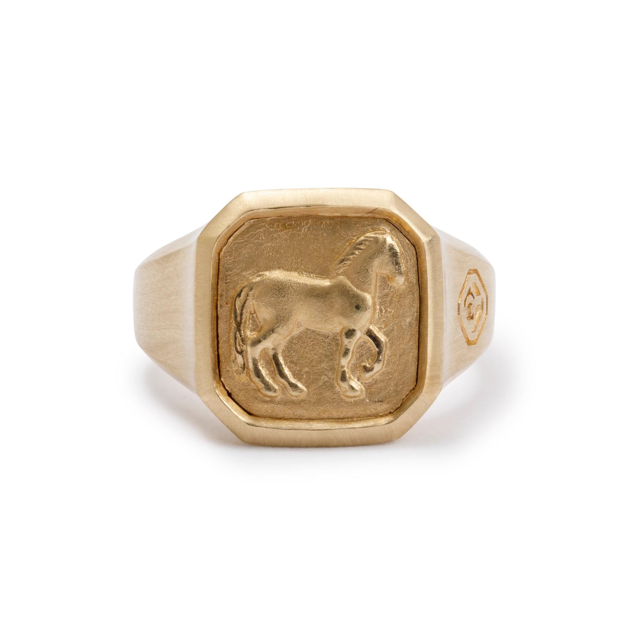 David Yurman 18k Yellow Gold Petrvs Horse Small 13 MM Pinky Ring, Size 5