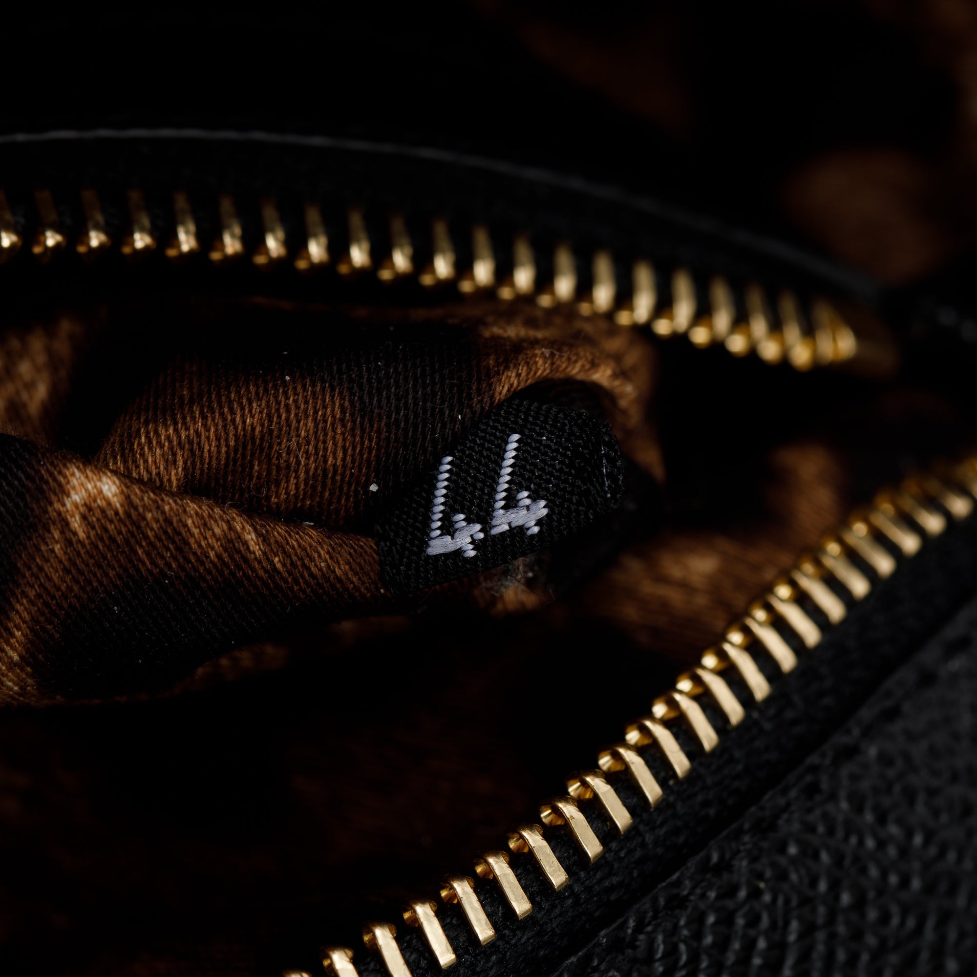 Dolce & Gabbana Black Calfskin Leather East West Miss Sicily Bag w/ Strap