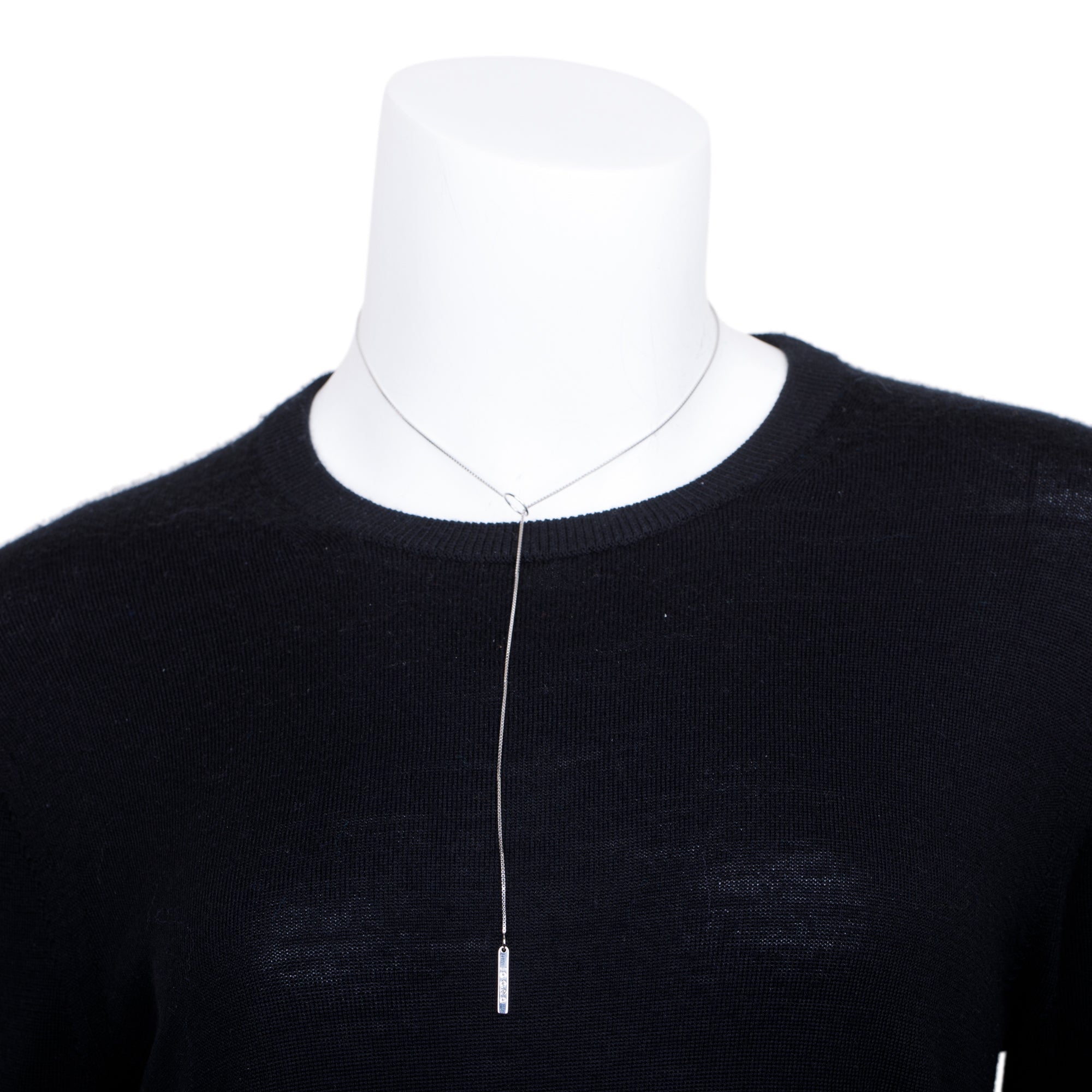 Gucci 18k White Gold 20 mm Logo Lariat Necklace