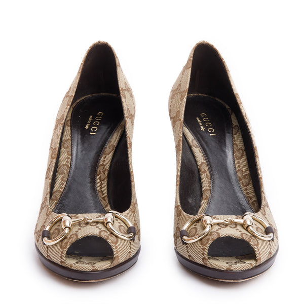 37 GUCCI ポインテッドトゥパンプス Gucci Beige GG Canvas New Hollywood Horsebit Peep-Toe Pumps, Size