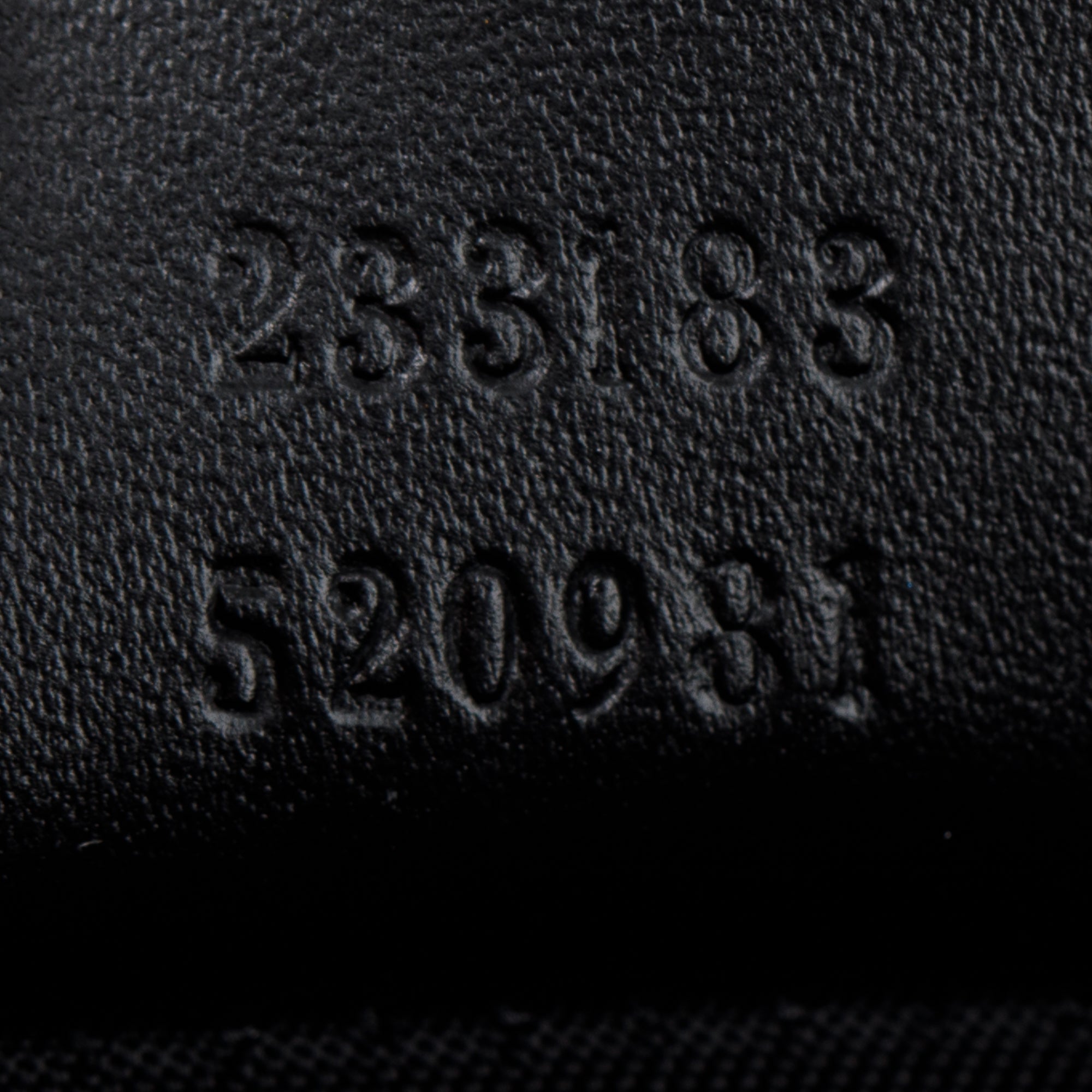 Gucci Black GG Signature Leather Key Pouch w/ Box