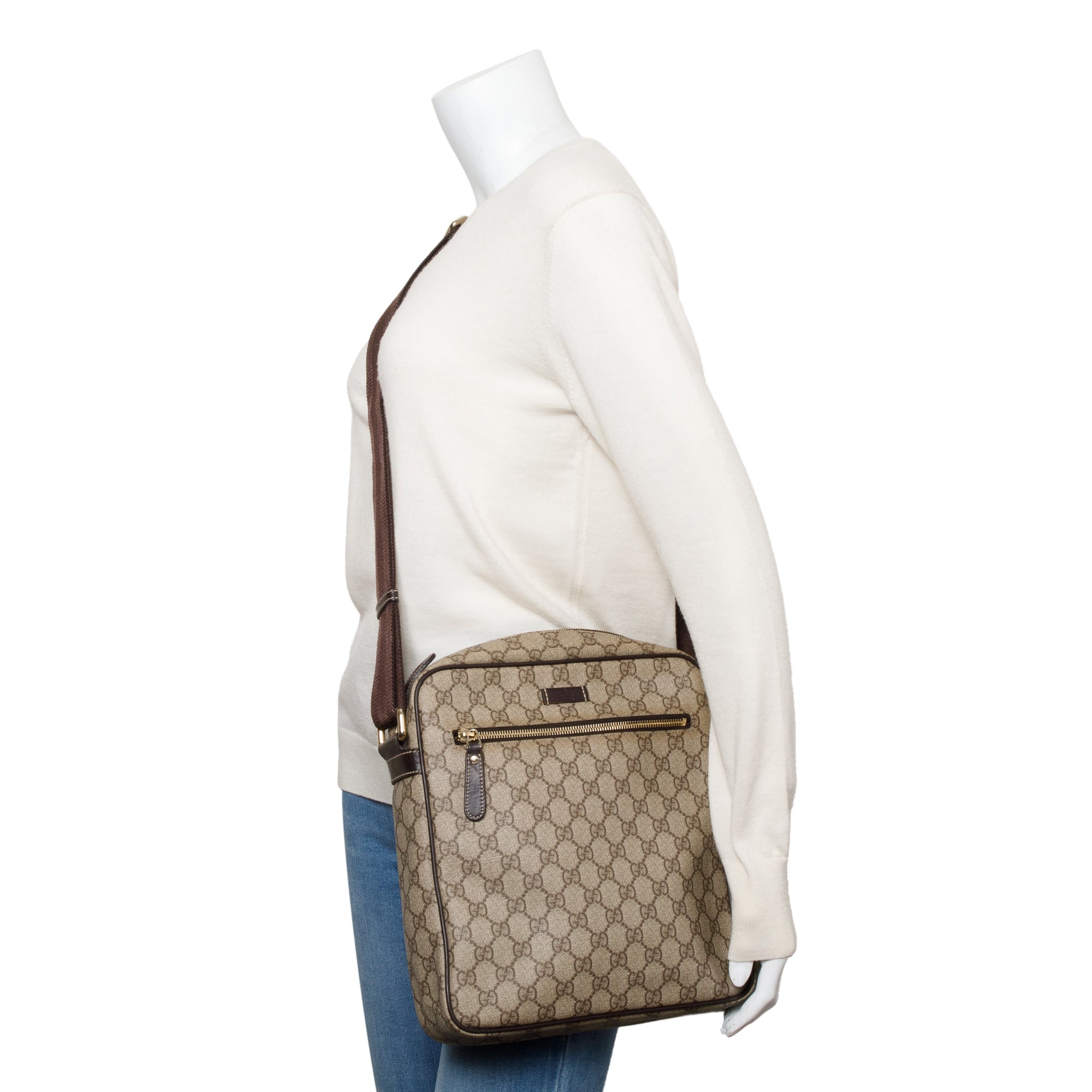 Gucci GG Supreme Medium Messenger Bag