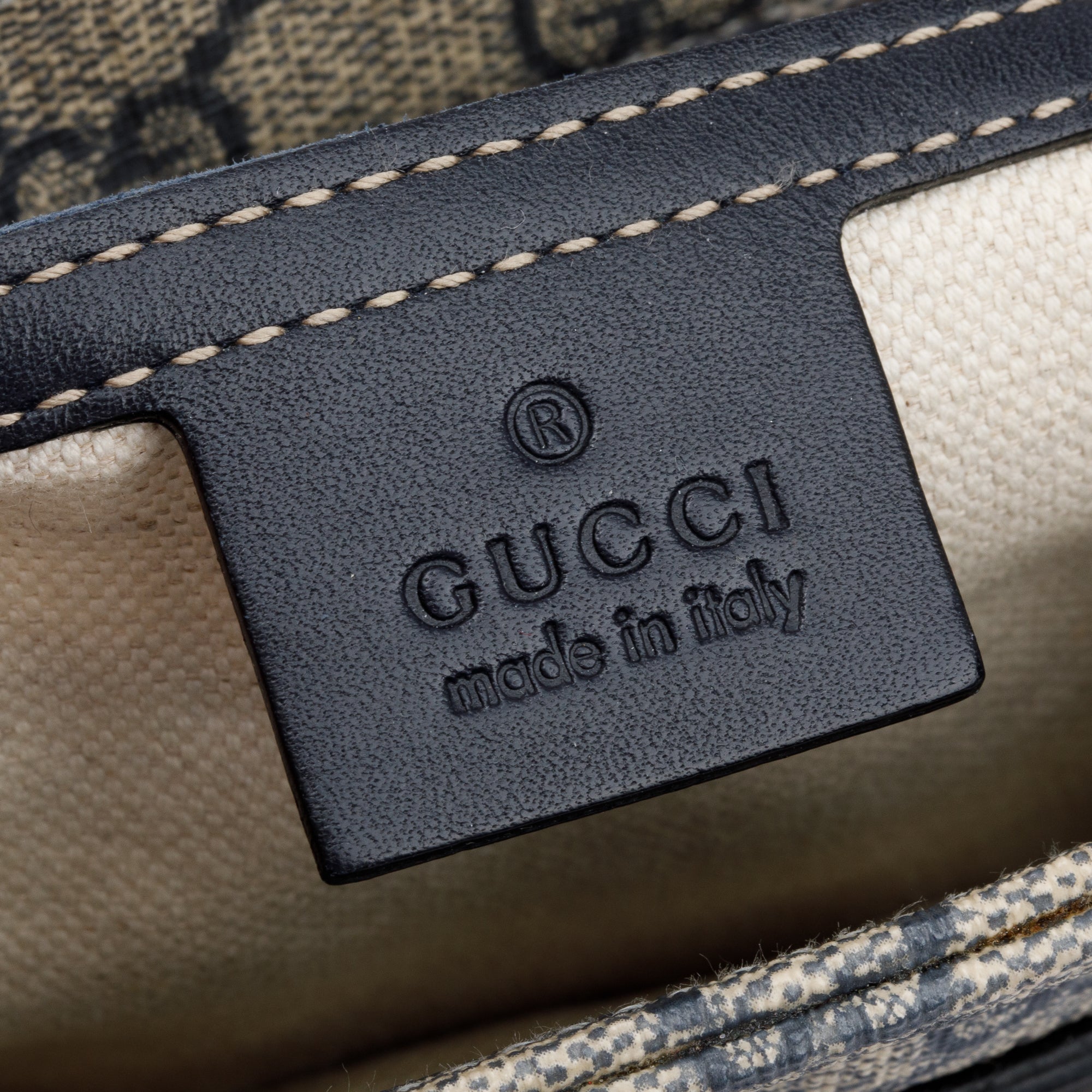 Gucci GG Supreme Navy Trim Front Zip Flat Messenger Bag