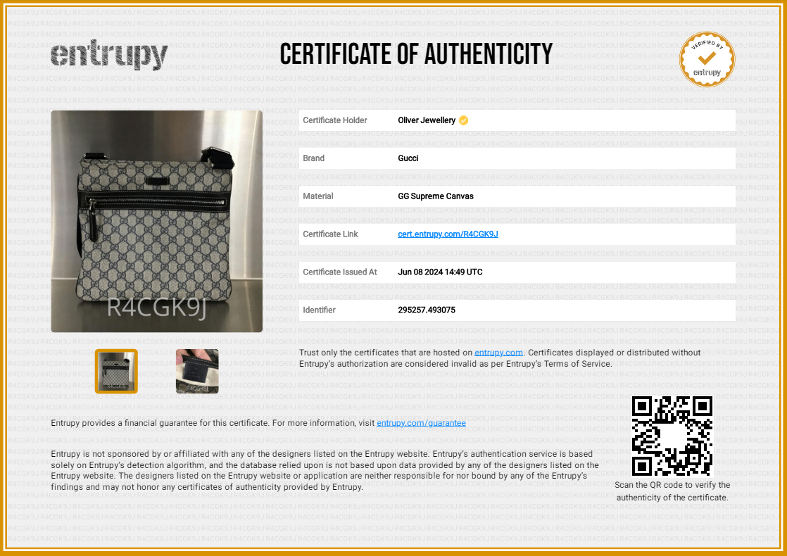 Gucci GG Supreme Navy Trim Front Zip Flat Messenger Bag