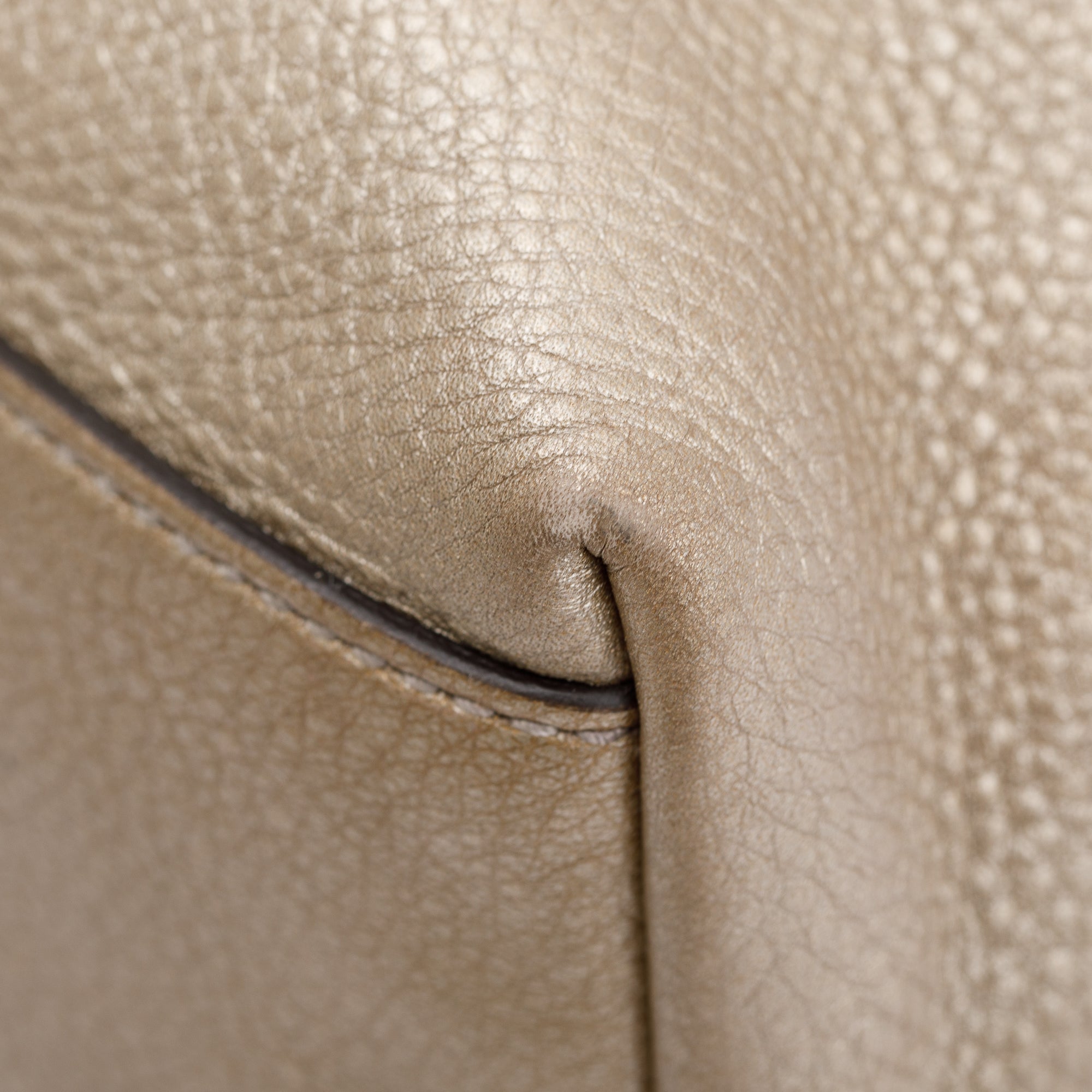 Gucci Metallic Gold Pebbled Calfksin Leather Medium Soho Chain Tote