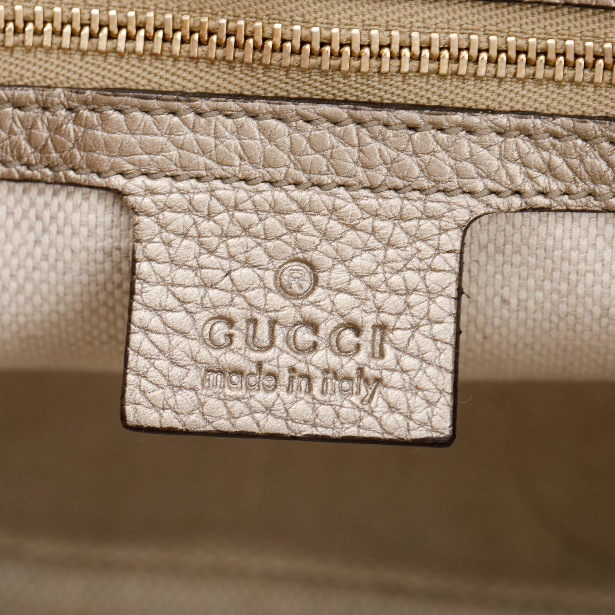 Gucci Metallic Grained Calfskin Leather Medium Soho Chain Crossbody Bag
