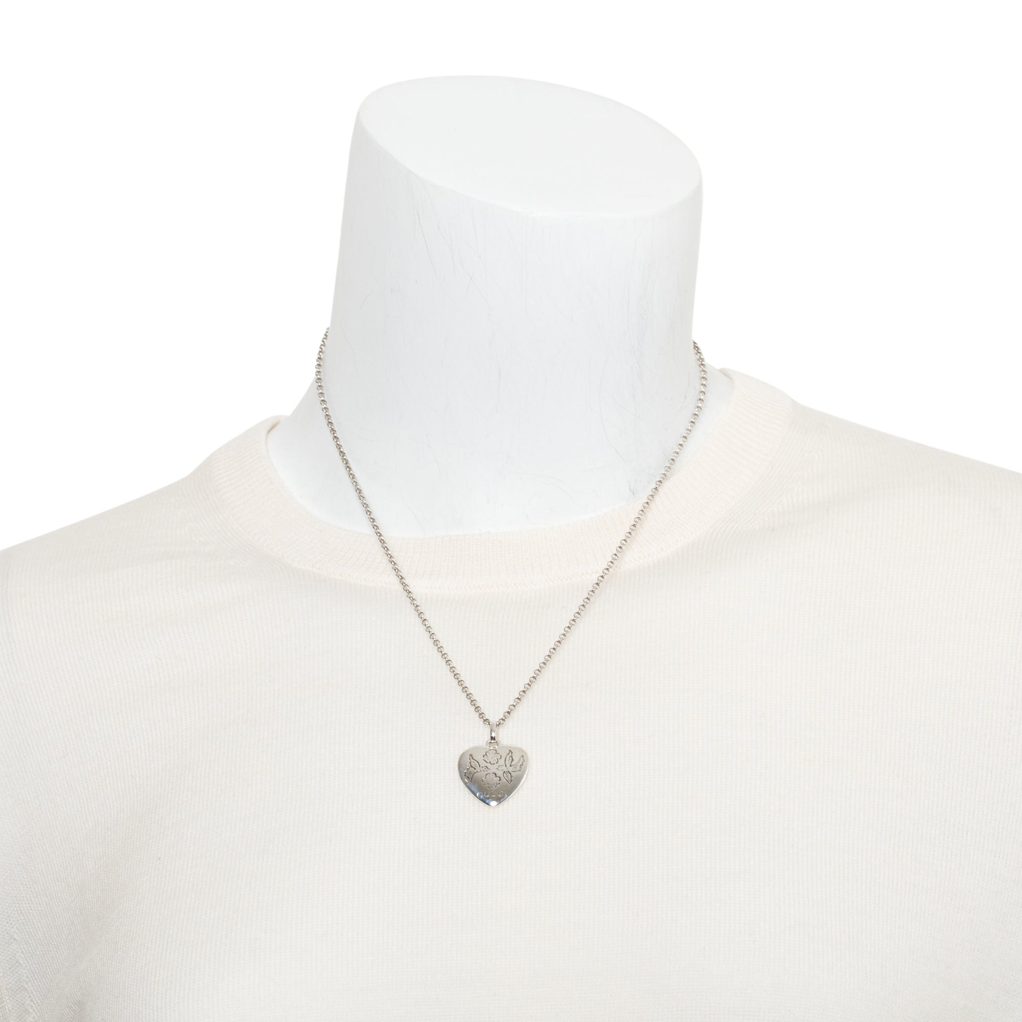 Gucci Sterling Silver Blind for Love Heart Pendant Necklace – OLIVER'S