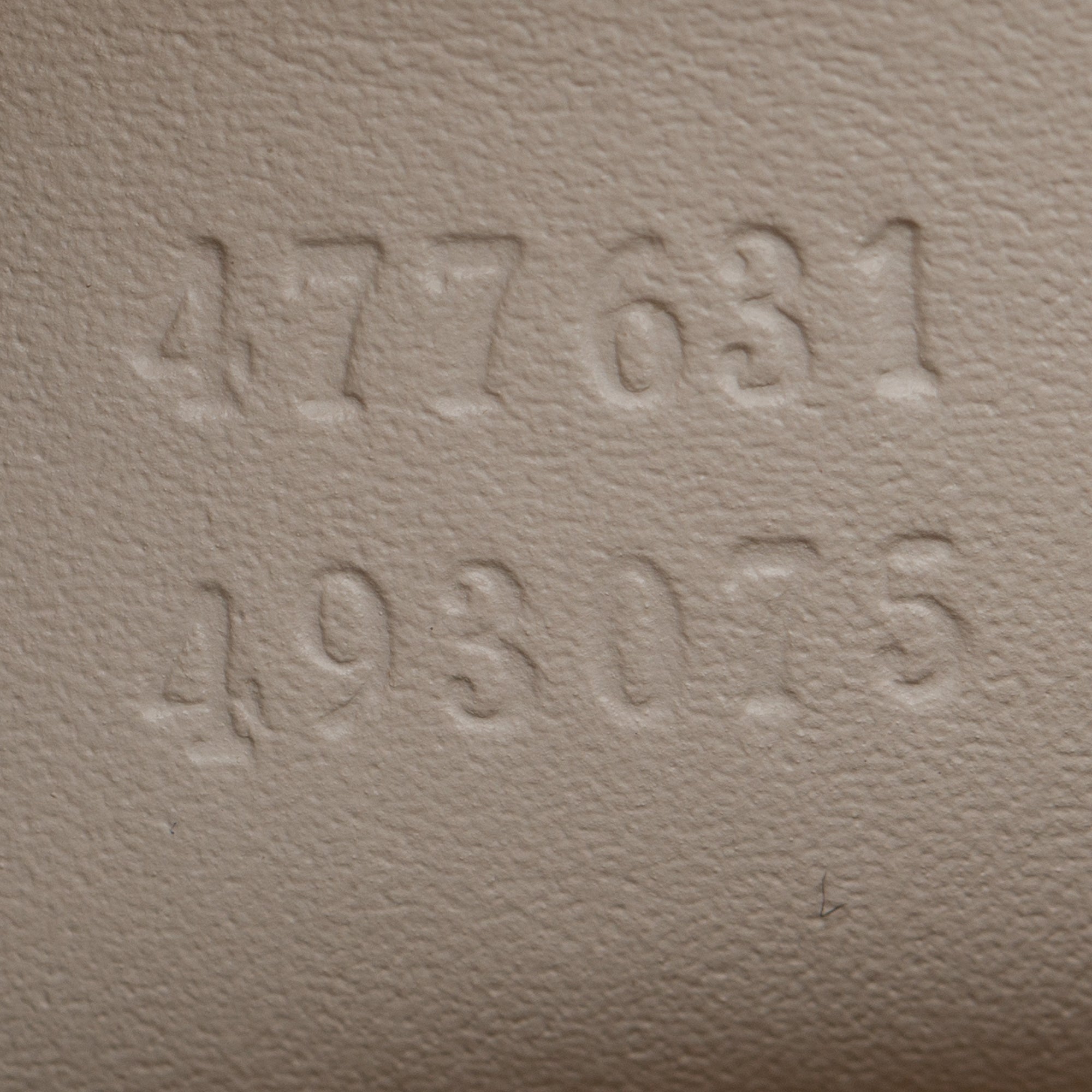 Gucci White Calfskin Leather Maxi Sylvie Handle Bag w/ Strap