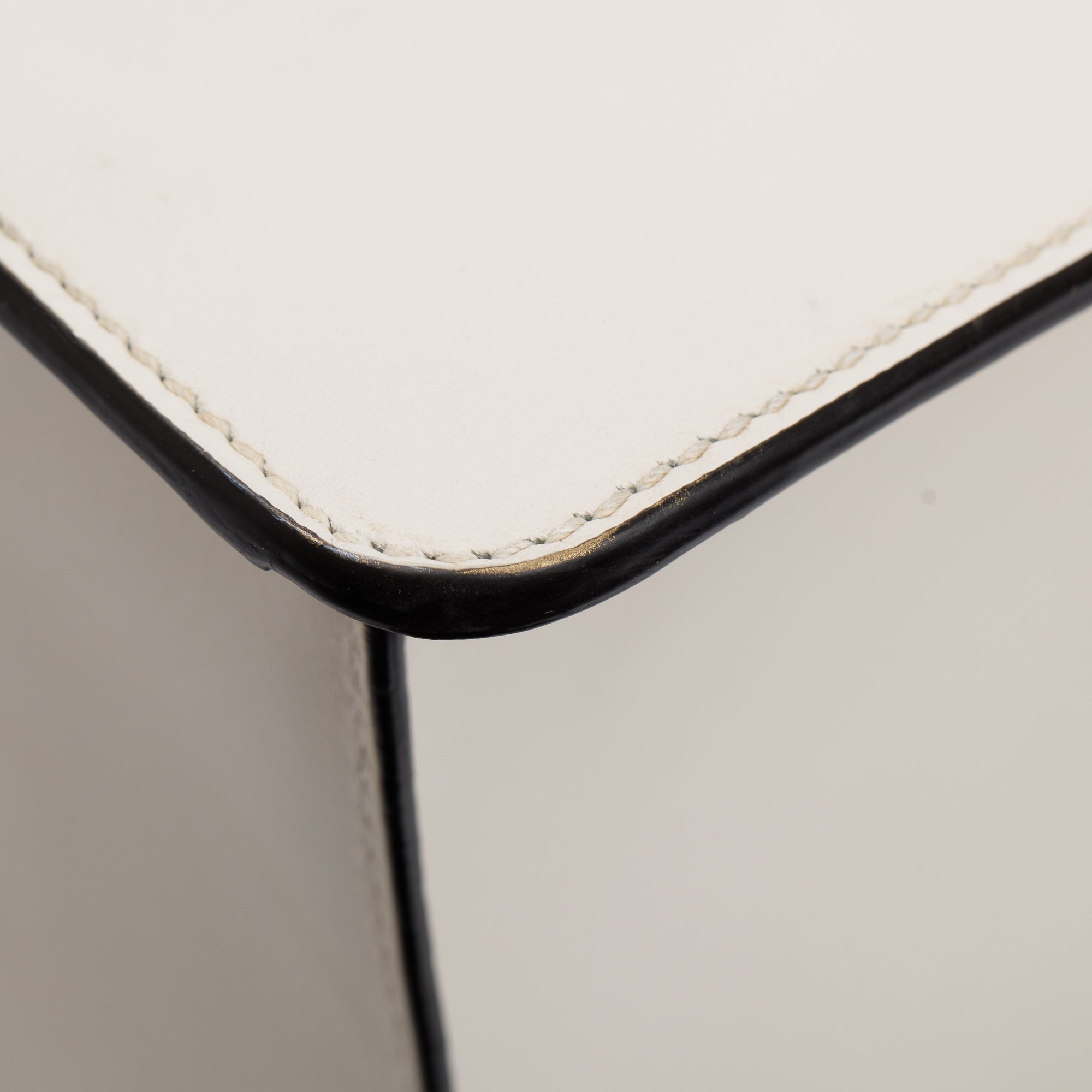 Gucci White Calfskin Leather Maxi Sylvie Handle Bag w/ Strap