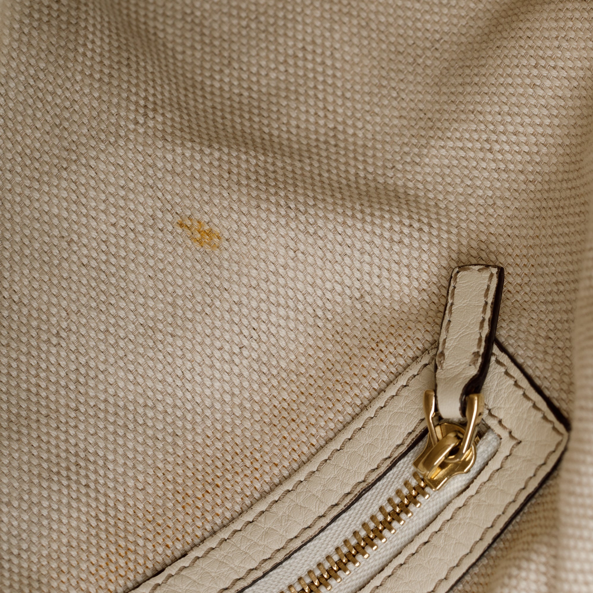 Gucci White Calfskin Leather Medium Soho Hobo Bag