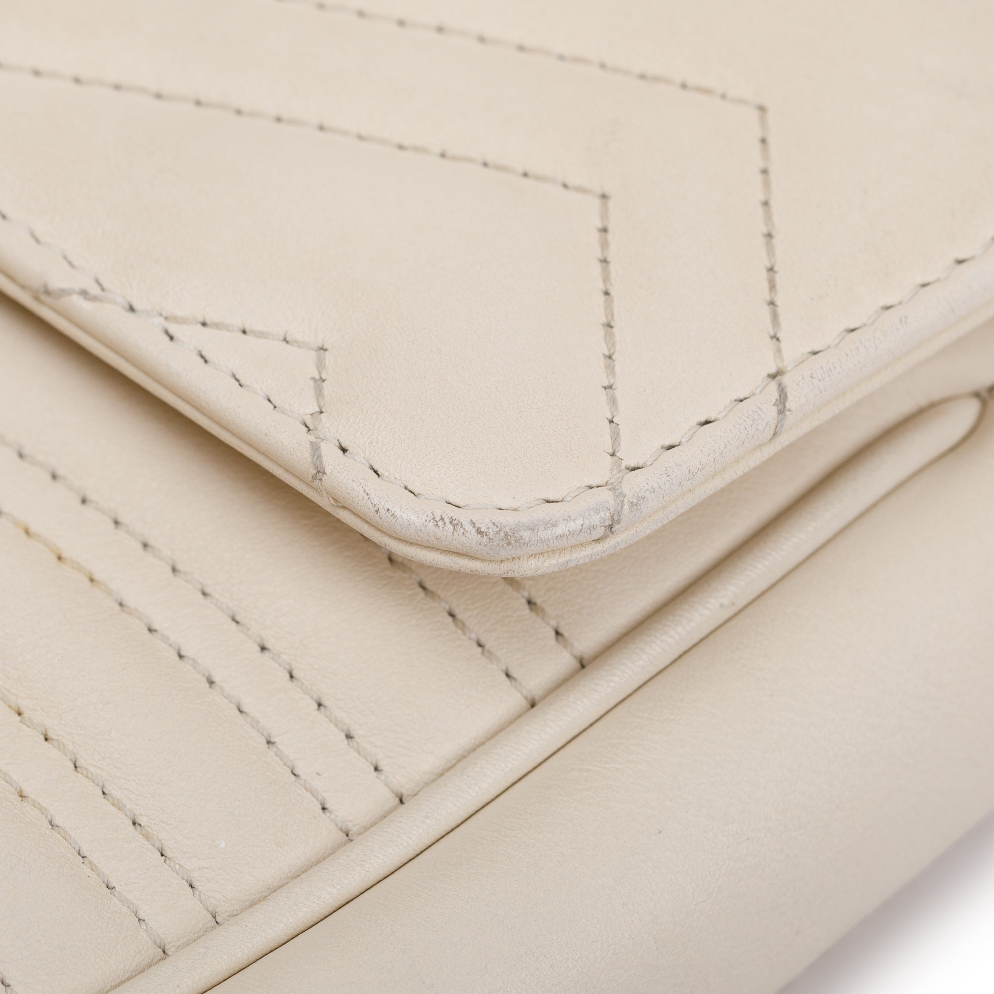 Gucci White GG Marmont Matelasse Medium Shoulder Bag w/ Box